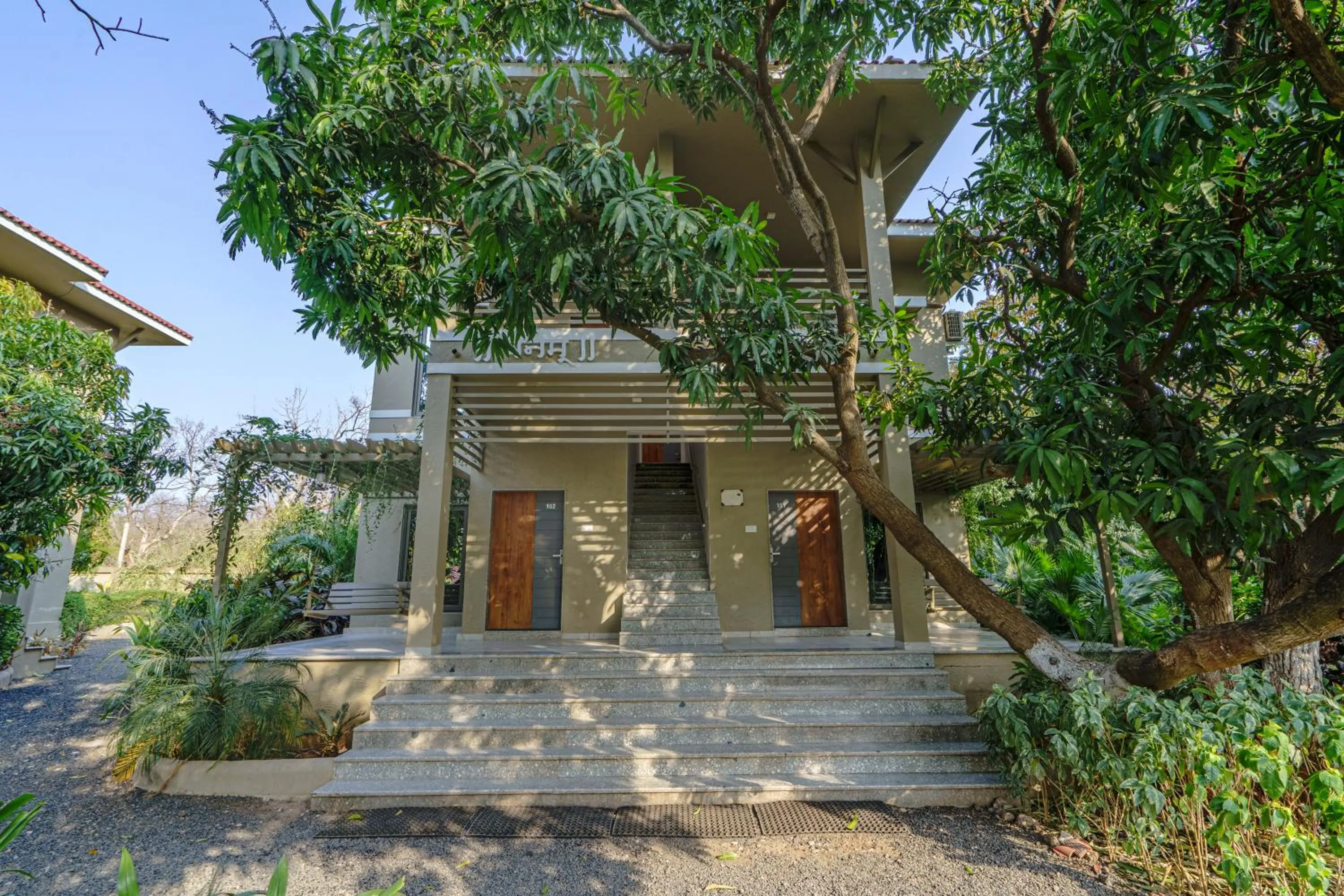 Property building in Sterling Gir