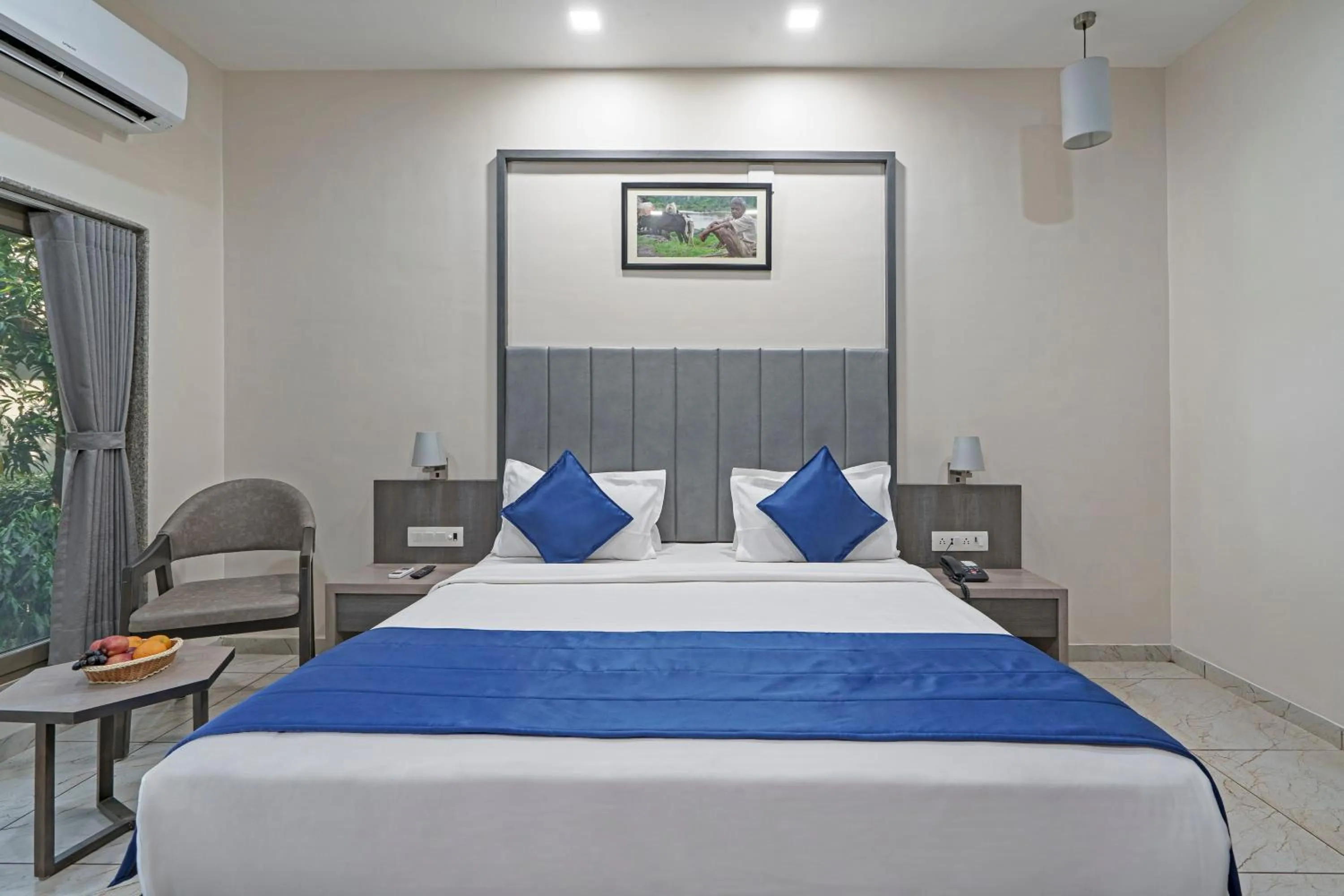 Bedroom, Bed in Sterling Gir