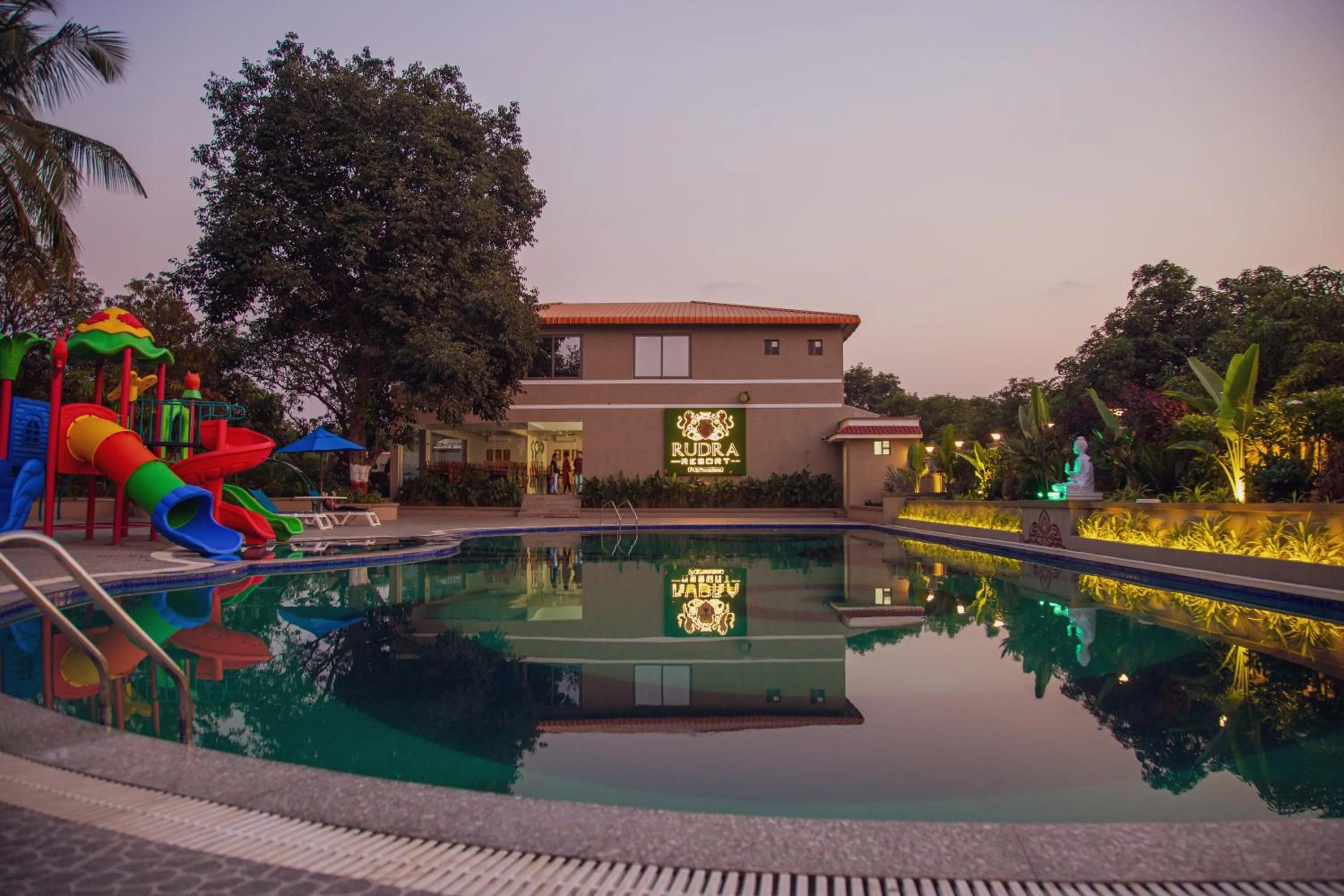 Swimming pool in Sterling Gir