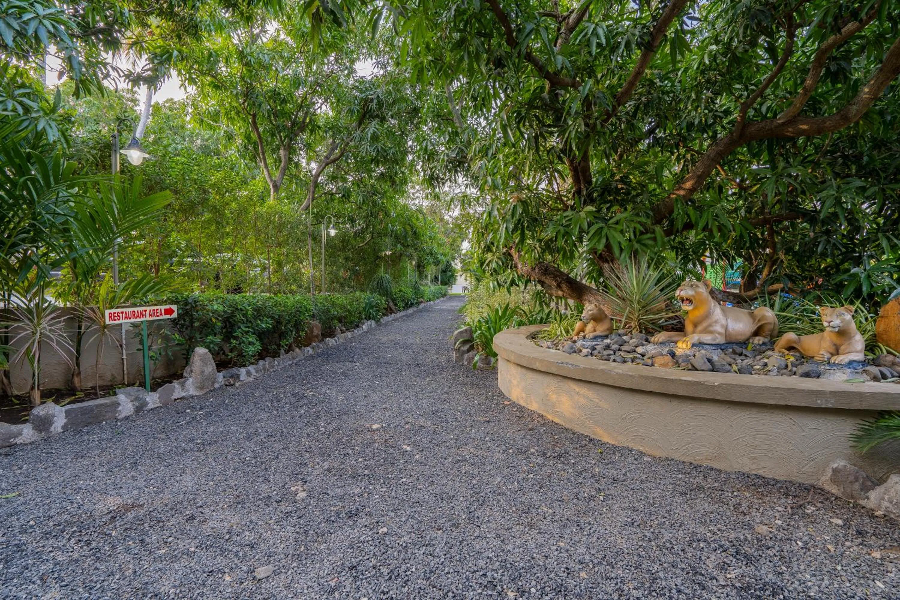 Facade/entrance in Sterling Gir
