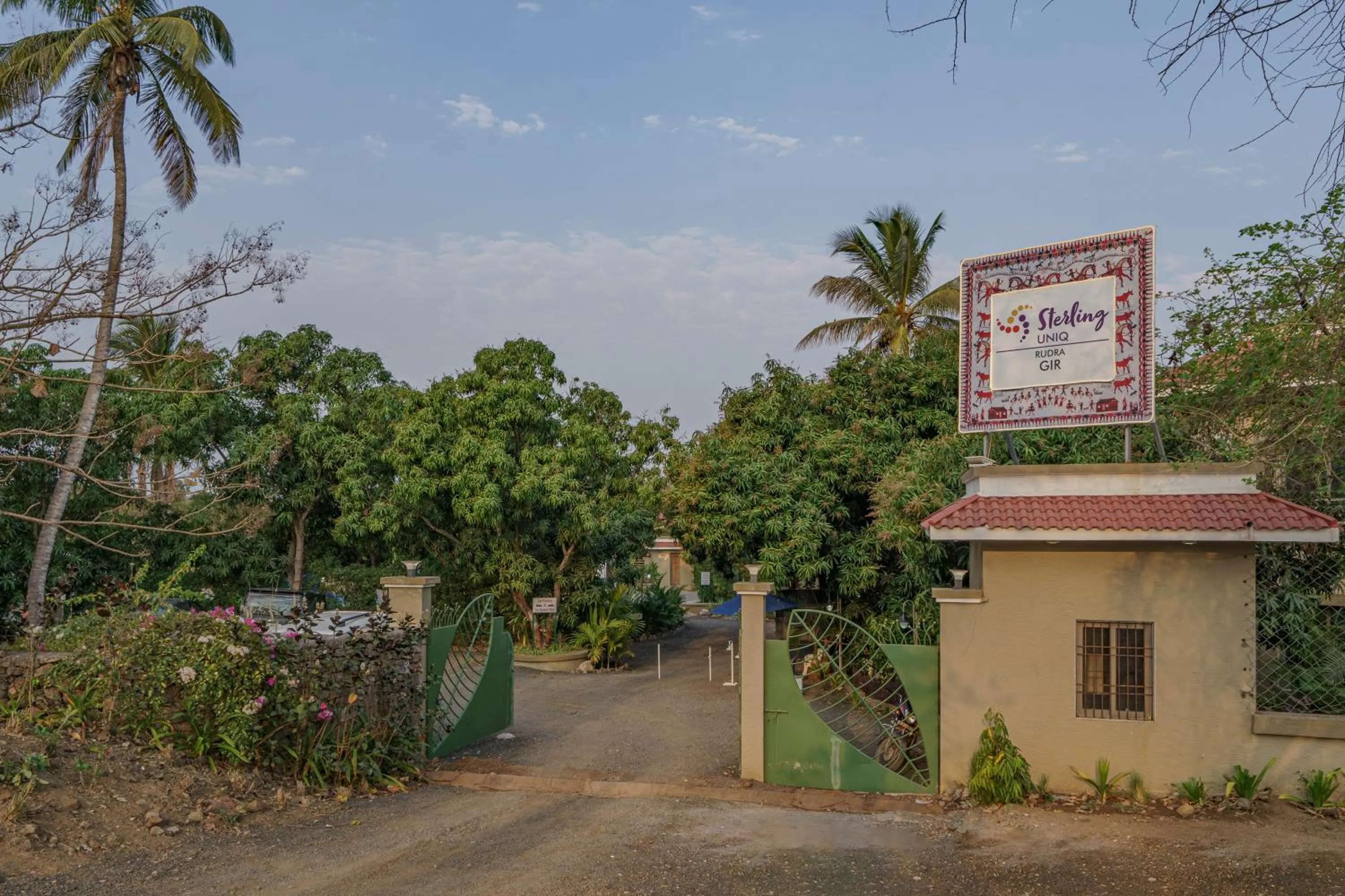 Logo/Certificate/Sign in Sterling Gir