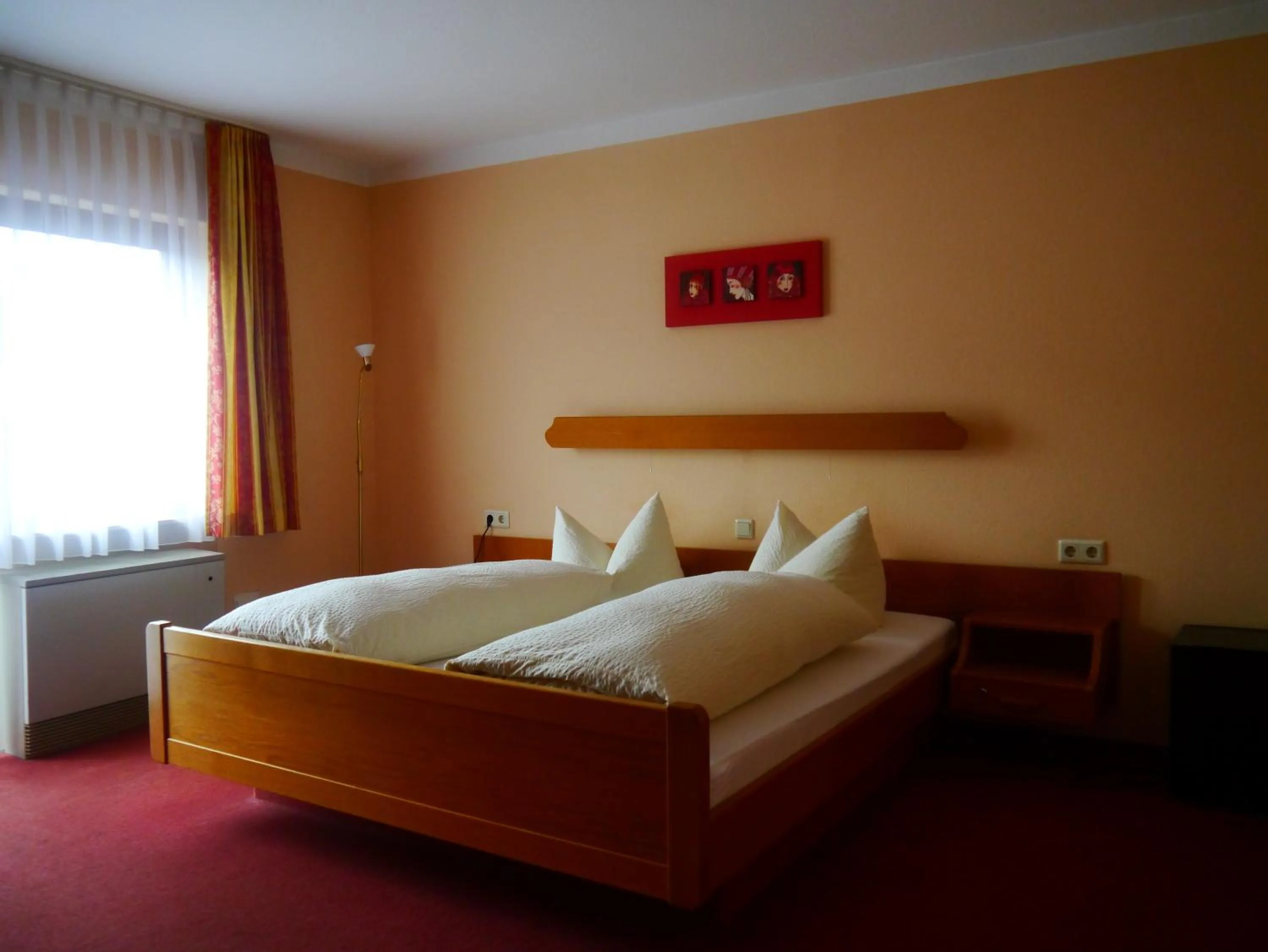 Day, Bed in Hotel Linde Pfalz