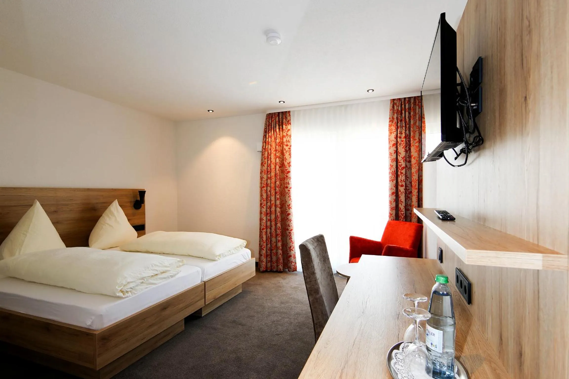 Bedroom, Bed in Hotel Linde Pfalz