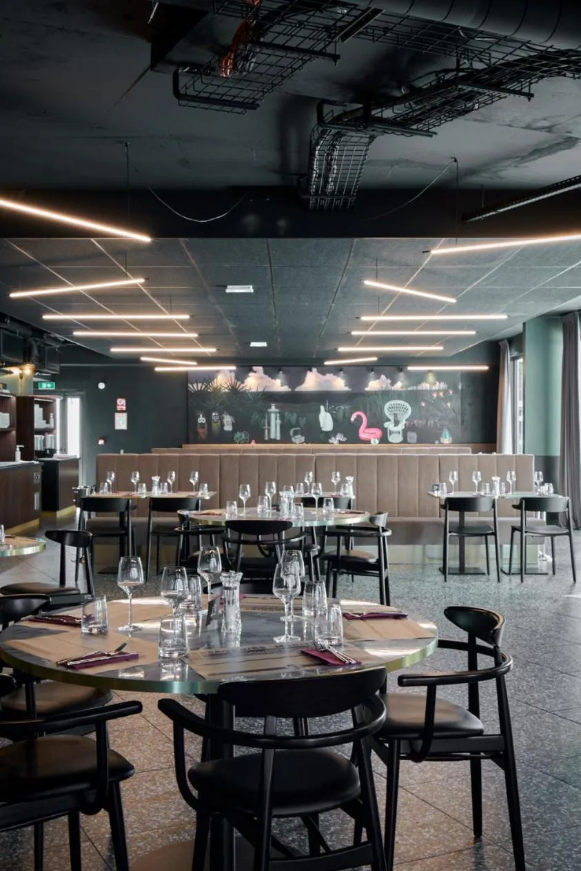 Restaurant/places to eat in DINA MORGABINE SAINT DENIS