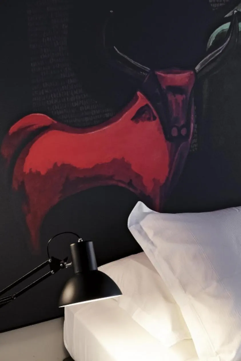 Decorative detail in DINA MORGABINE SAINT DENIS