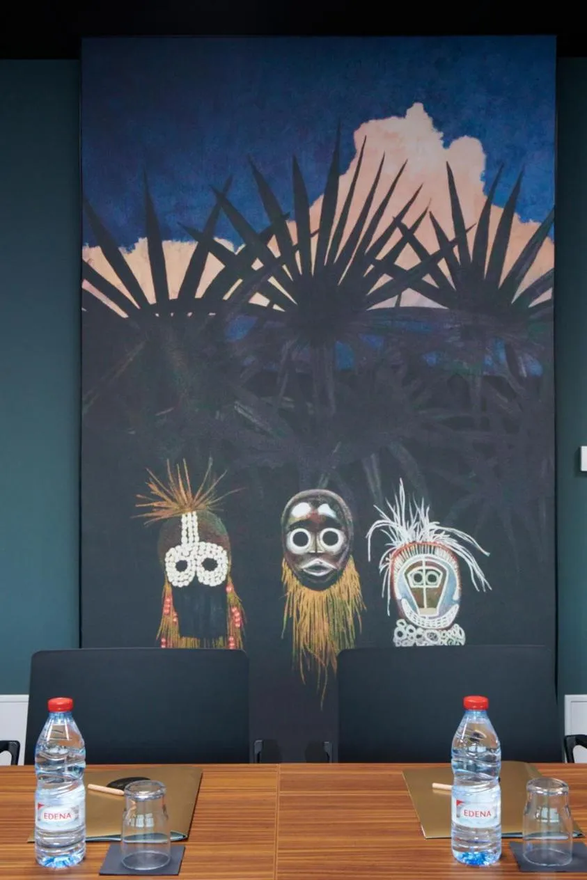 Decorative detail in DINA MORGABINE SAINT DENIS