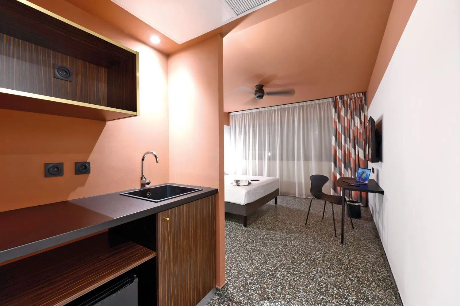 Kitchen or kitchenette in DINA MORGABINE SAINT DENIS