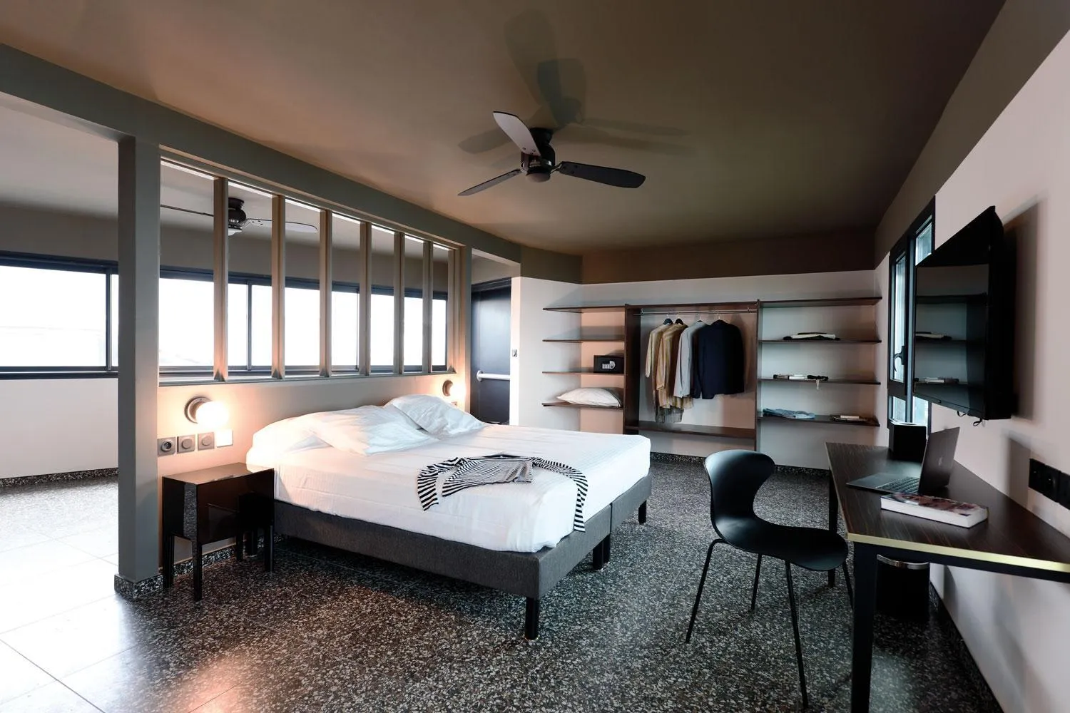 Bed in DINA MORGABINE SAINT DENIS