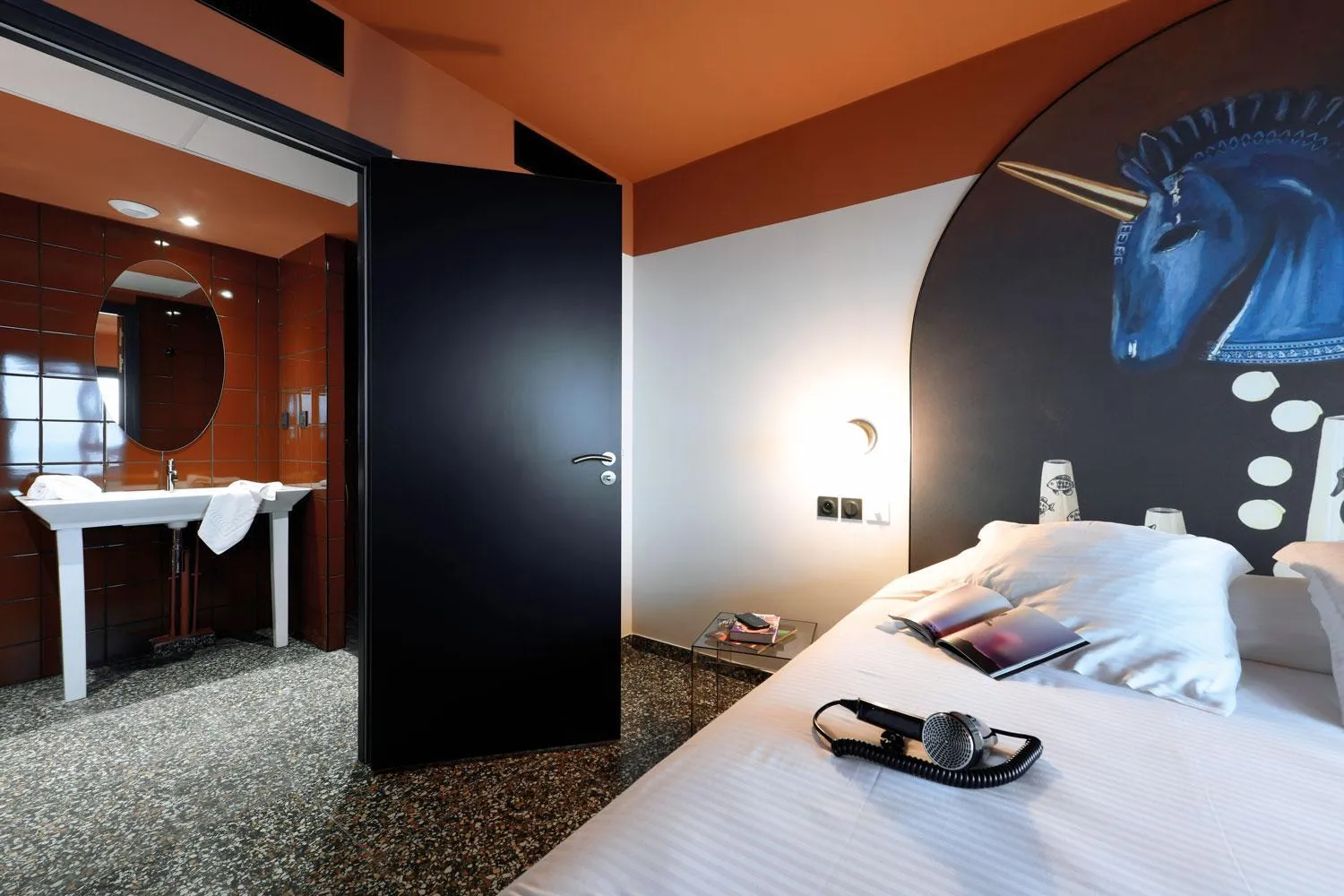 Bed in DINA MORGABINE SAINT DENIS