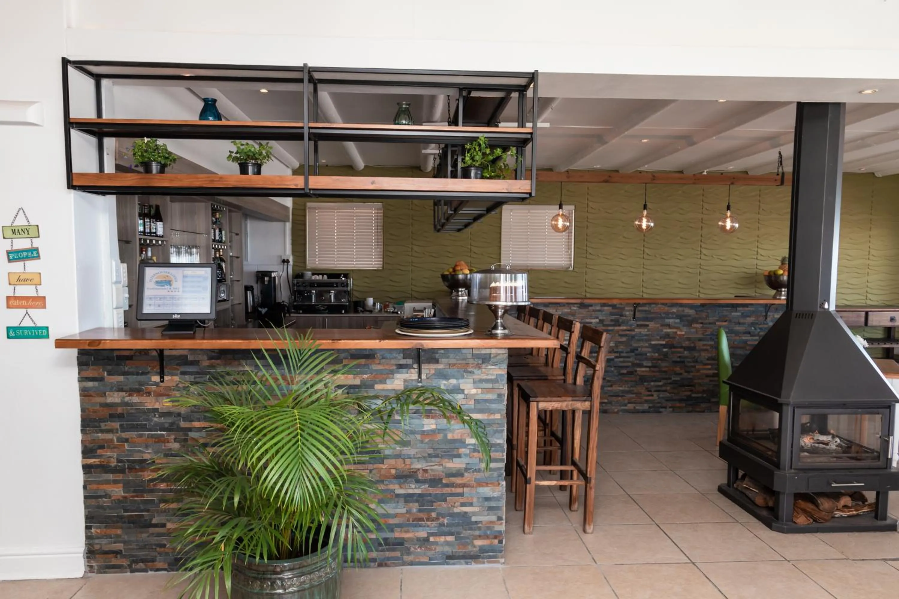Restaurant/places to eat in Paternoster Lodge
