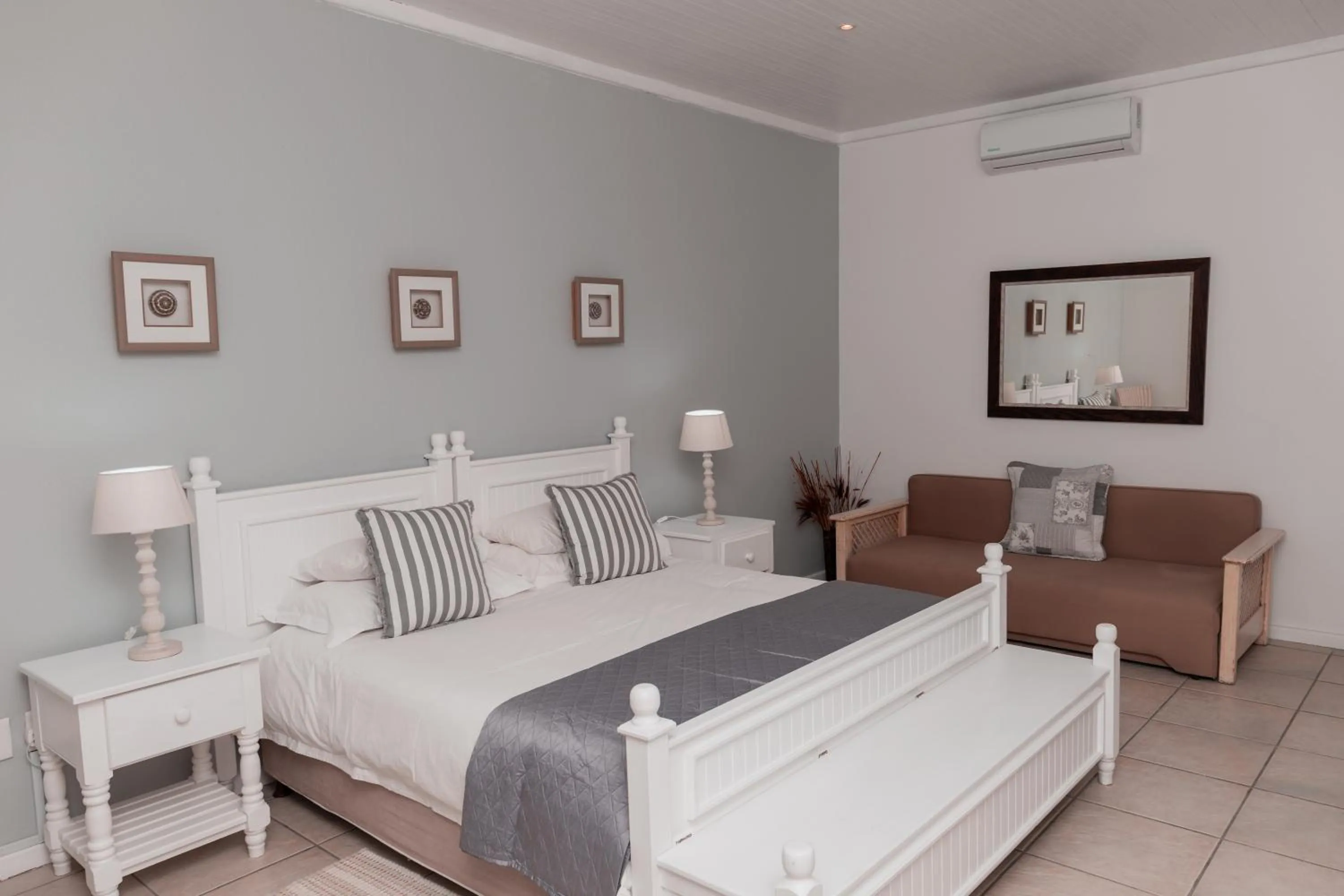 Bed in Paternoster Lodge