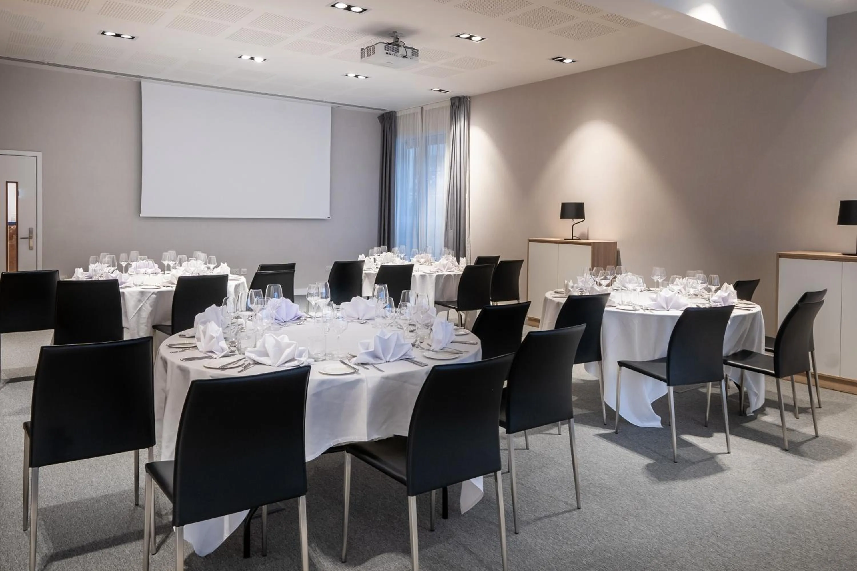 Meeting/conference room in INNSiDE by Meliá Liverpool