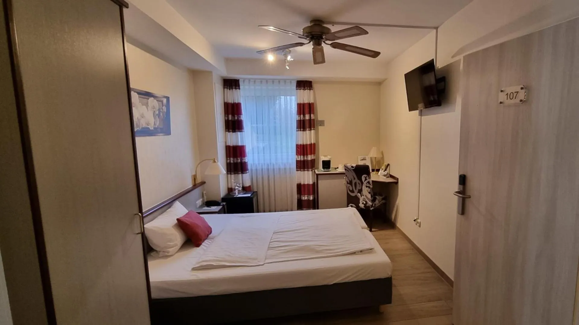 Bedroom, Bed in Hotel Rhöner Land Garni - Bed & Breakfast