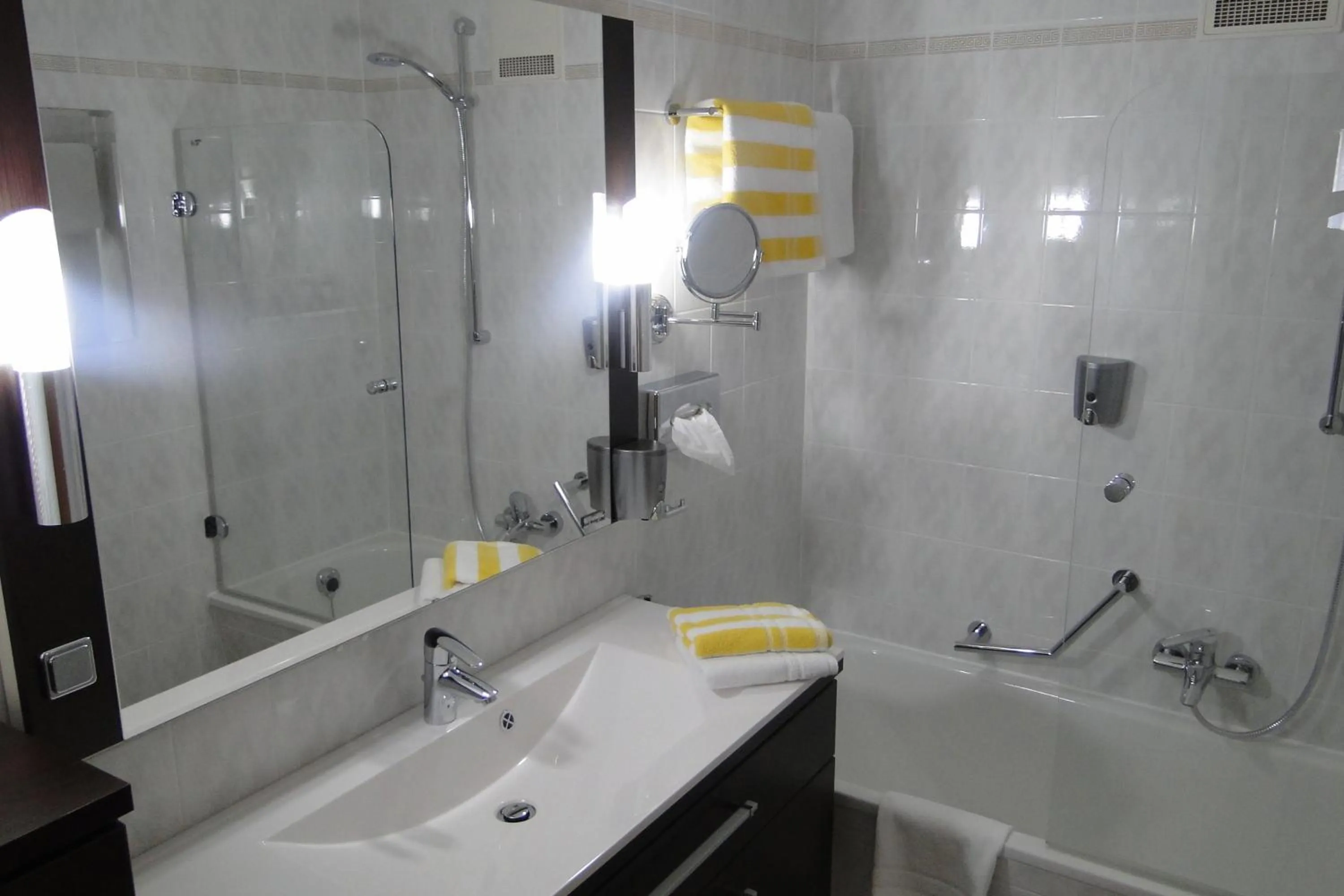 Bathroom in Hotel Rhöner Land Garni - Bed & Breakfast