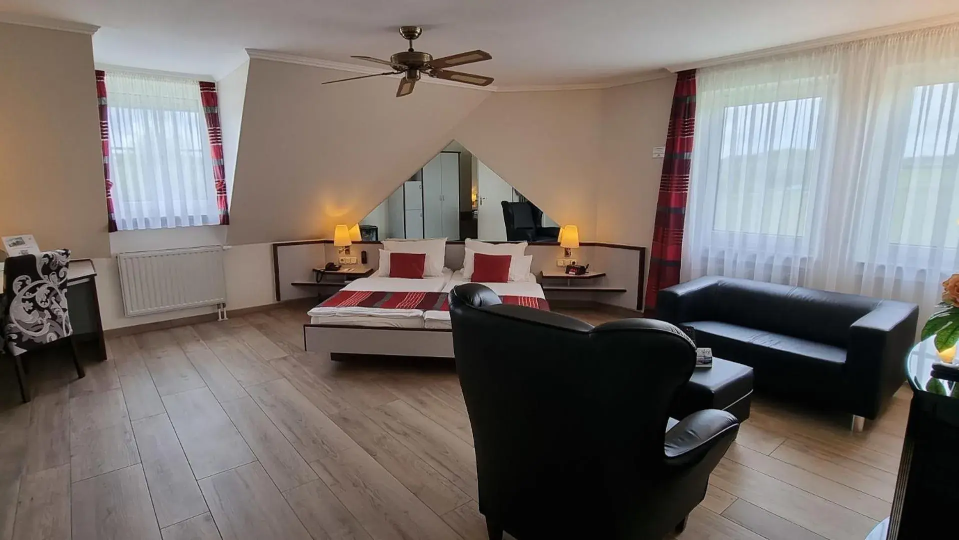 Triple Room with Bathroom - single occupancy in Hotel Rhöner Land Garni - Bed & Breakfast Triple Room with Bathroom - single occupancy in Hotel Rhöner Land Garni - Bed & Breakfast