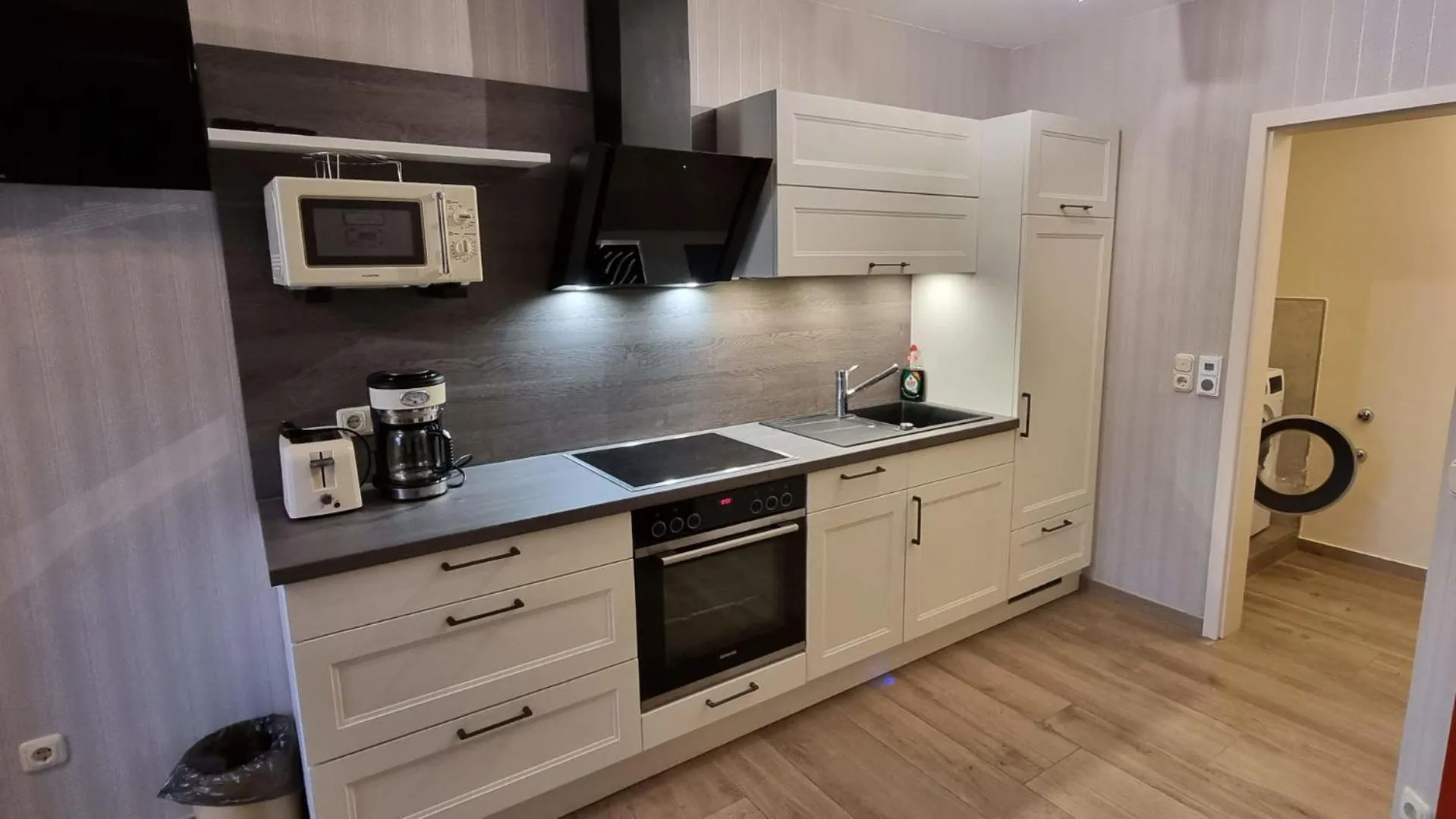 Coffee/tea facilities in Hotel Rhöner Land Garni - Bed & Breakfast