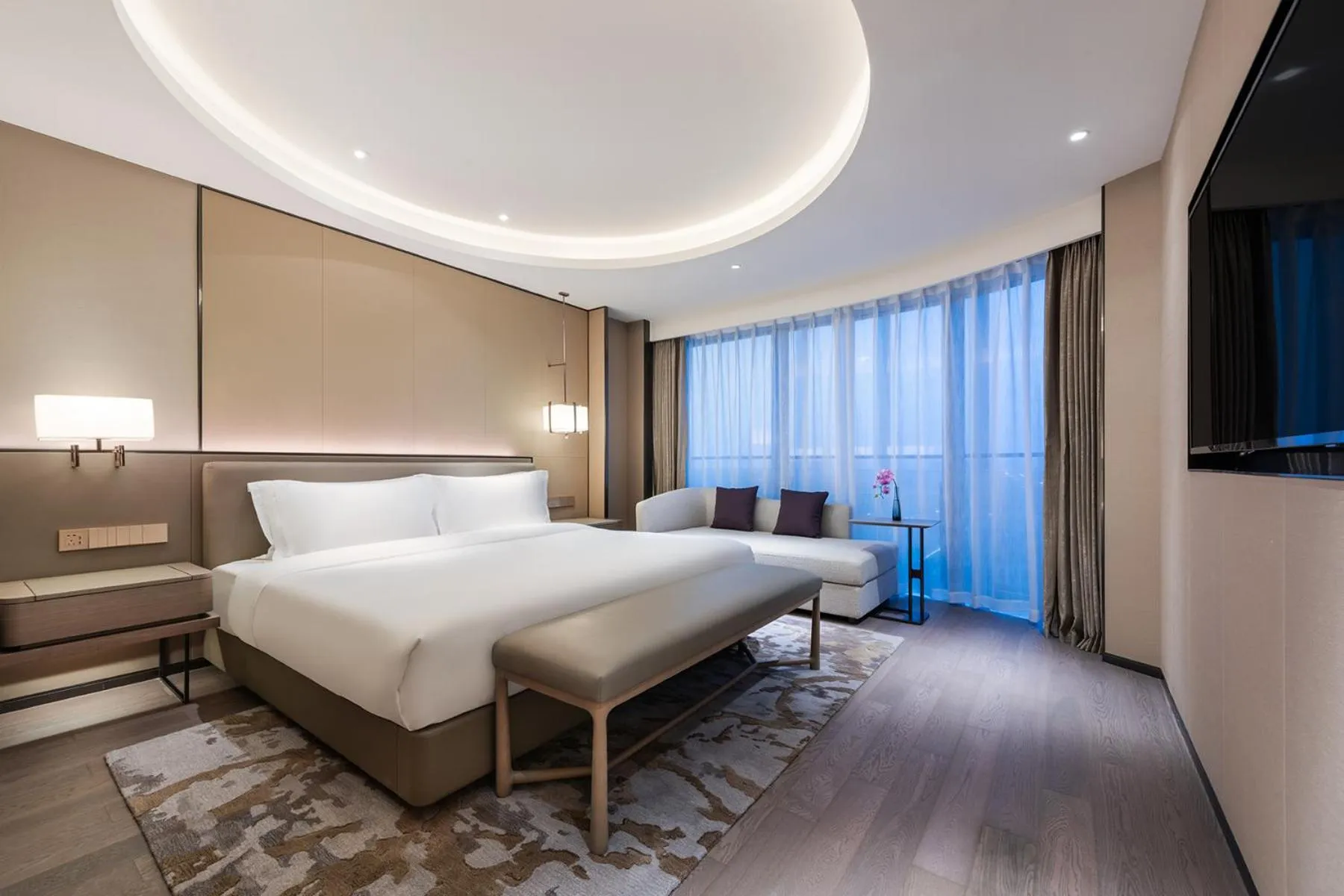 Bedroom, Bed in Grand Mercure Shanghai Lingang