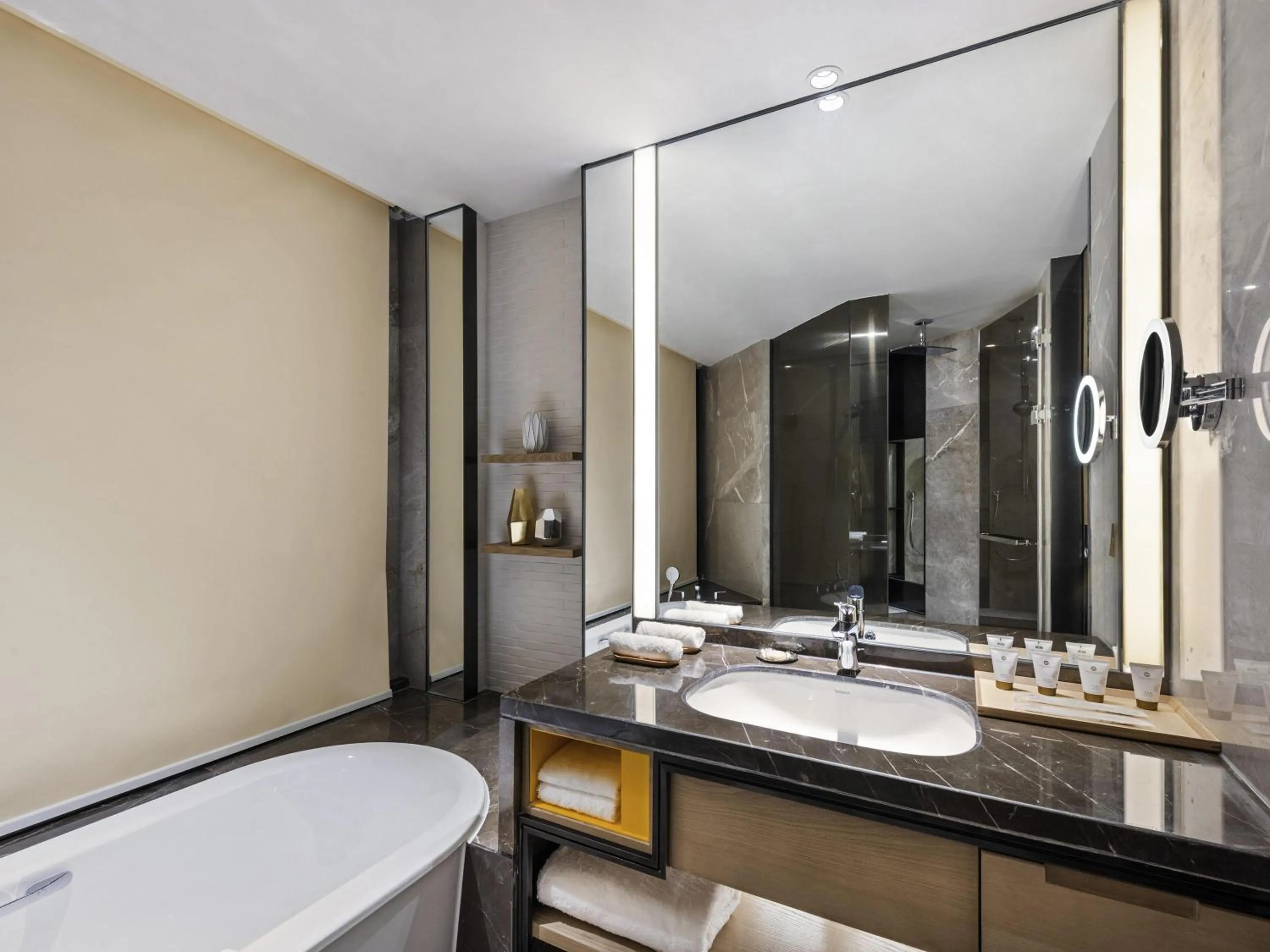 Bedroom in Grand Mercure Shanghai Lingang