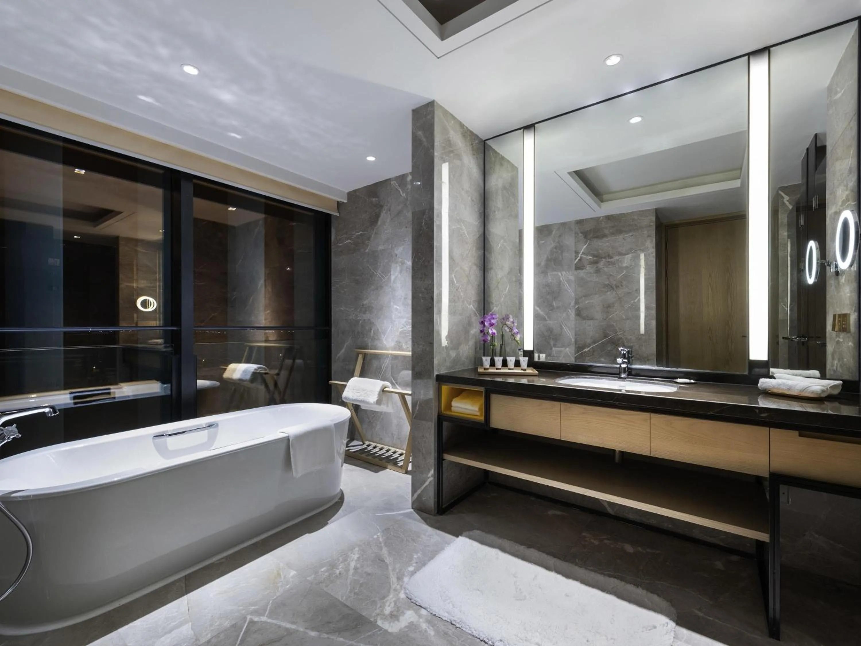 Bedroom in Grand Mercure Shanghai Lingang