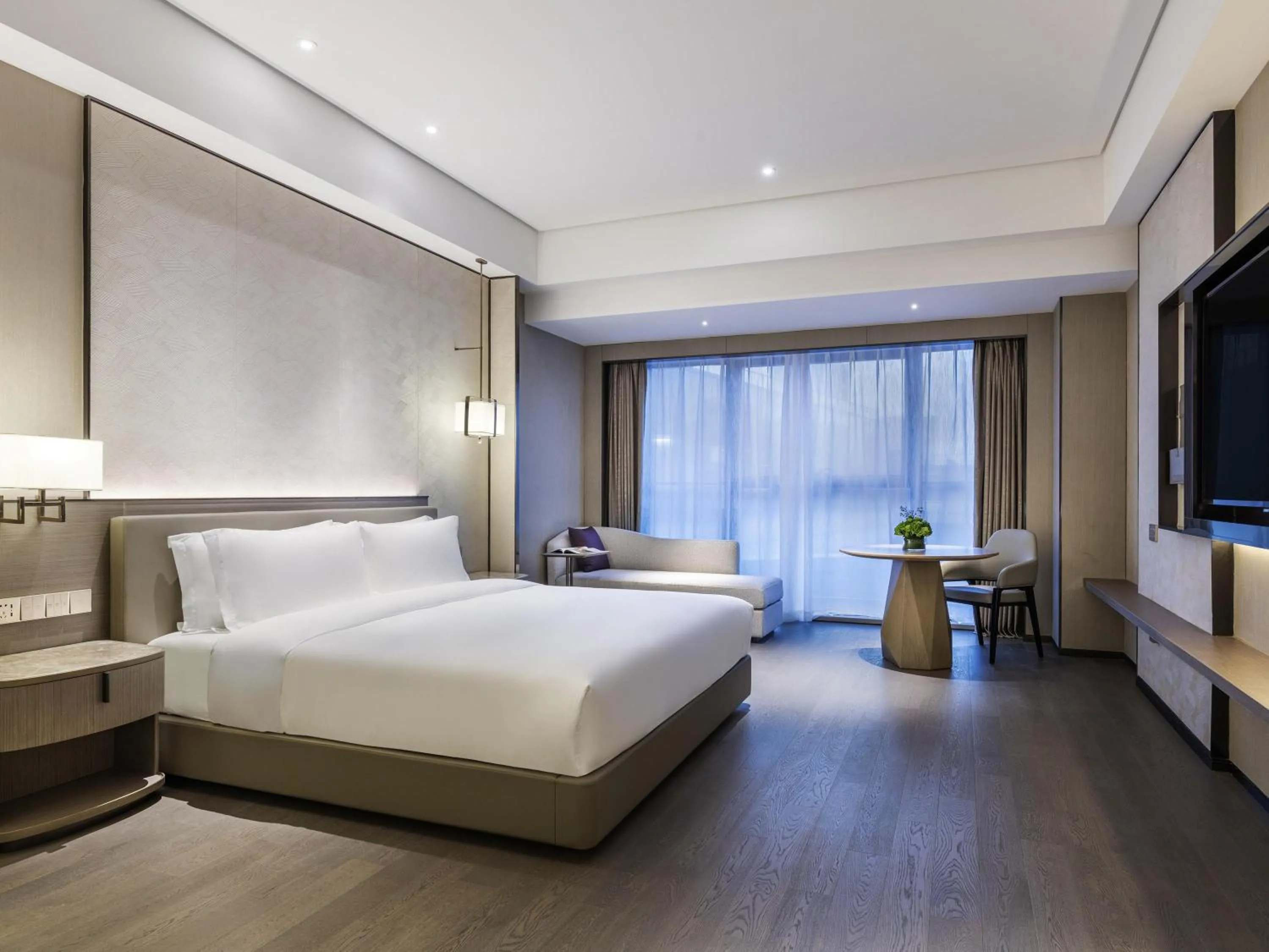 Bedroom, Bed in Grand Mercure Shanghai Lingang
