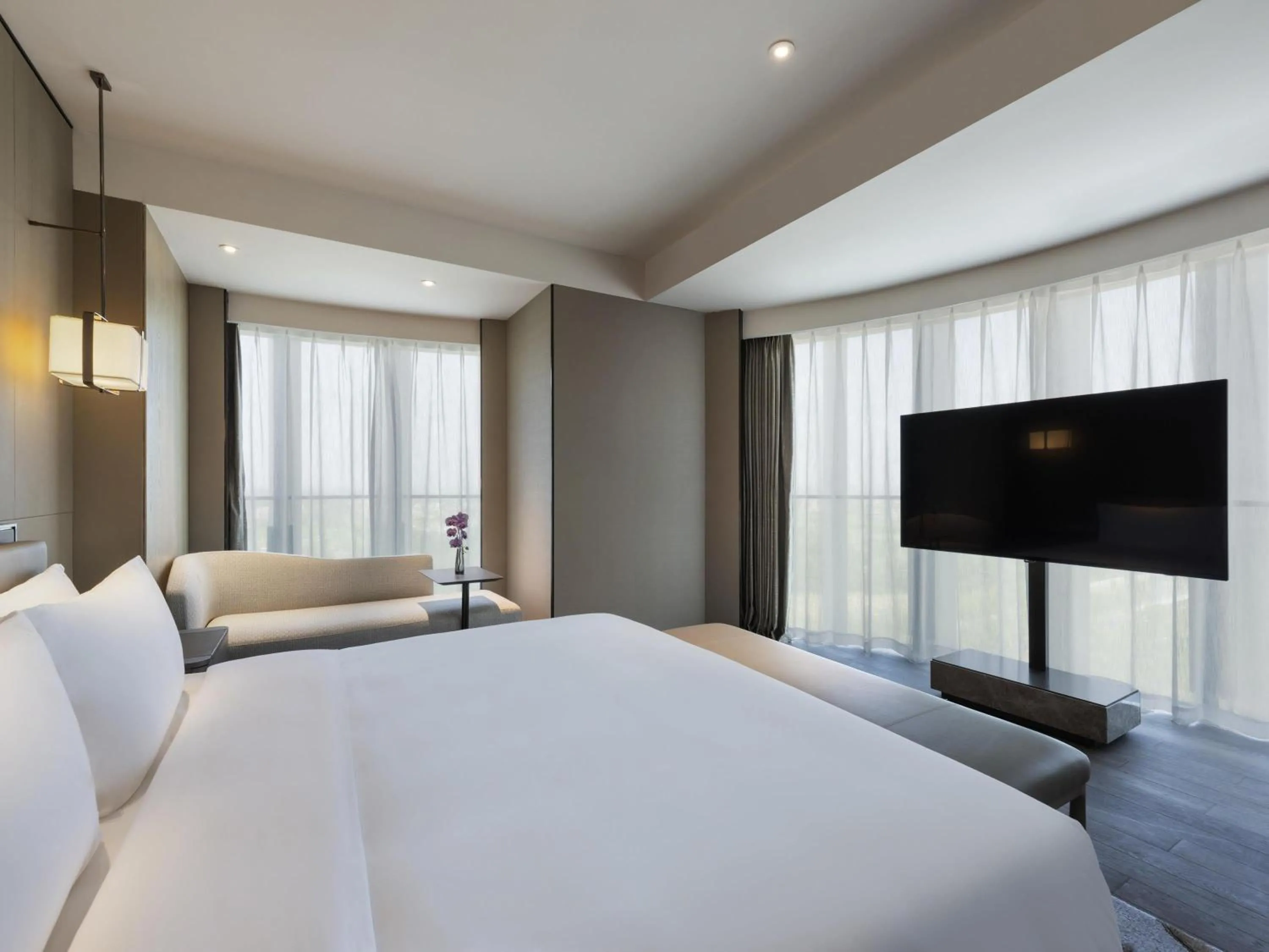 Bedroom, Bed in Grand Mercure Shanghai Lingang