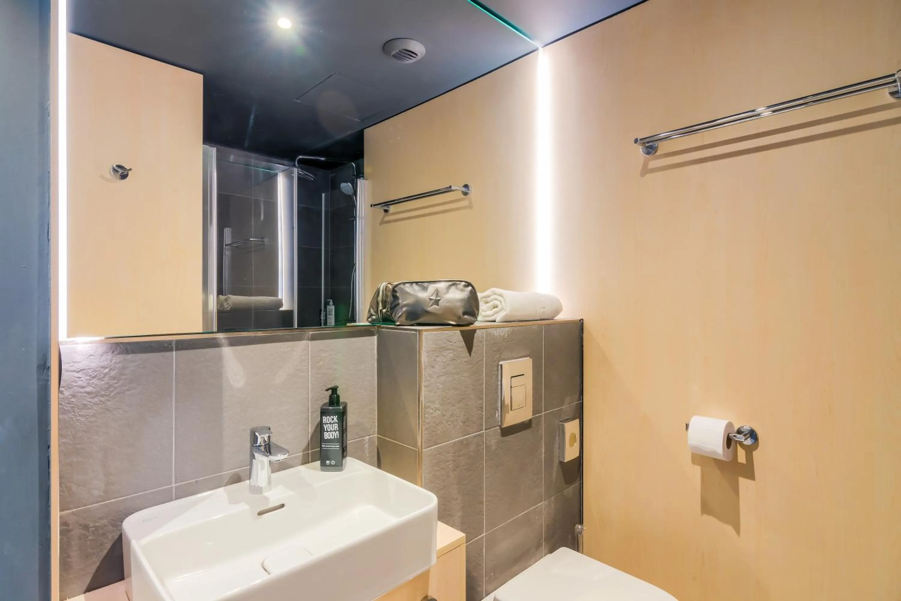 Bathroom in ibis Timisoara City Center