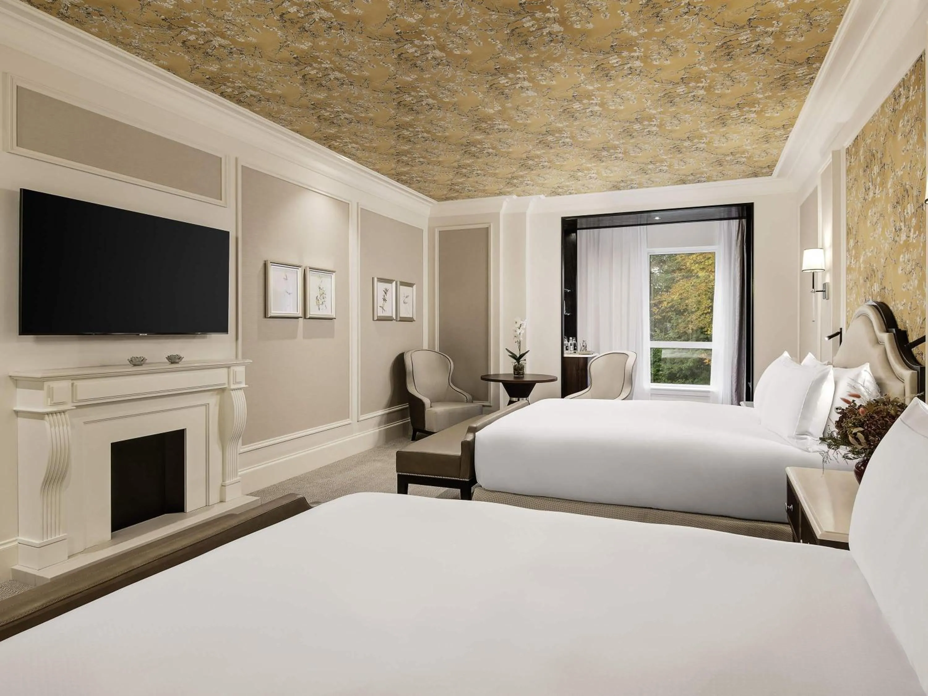 Bedroom, Bed in Fairmont Windsor Park