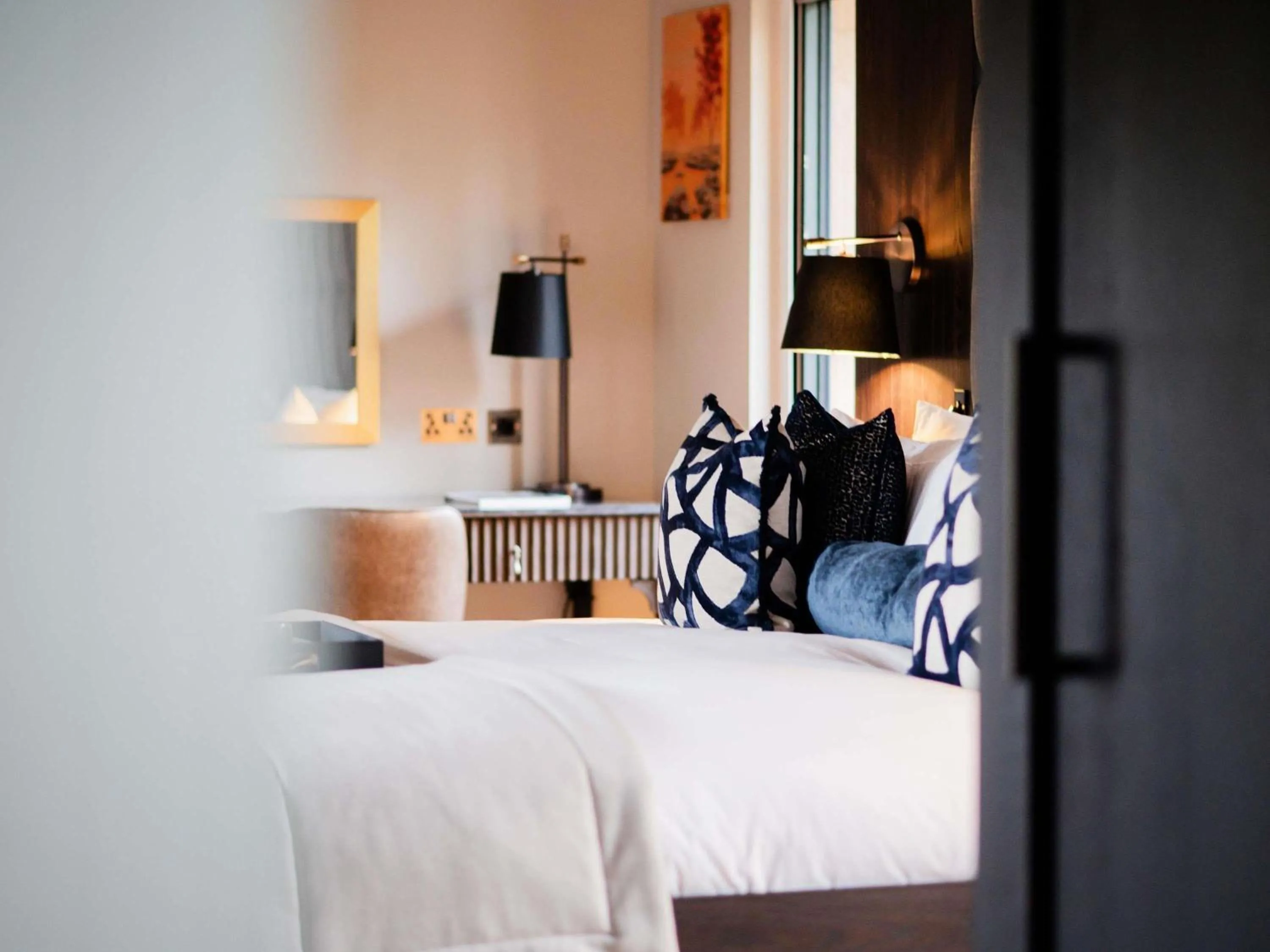 Bedroom, Bed in Fairmont Windsor Park