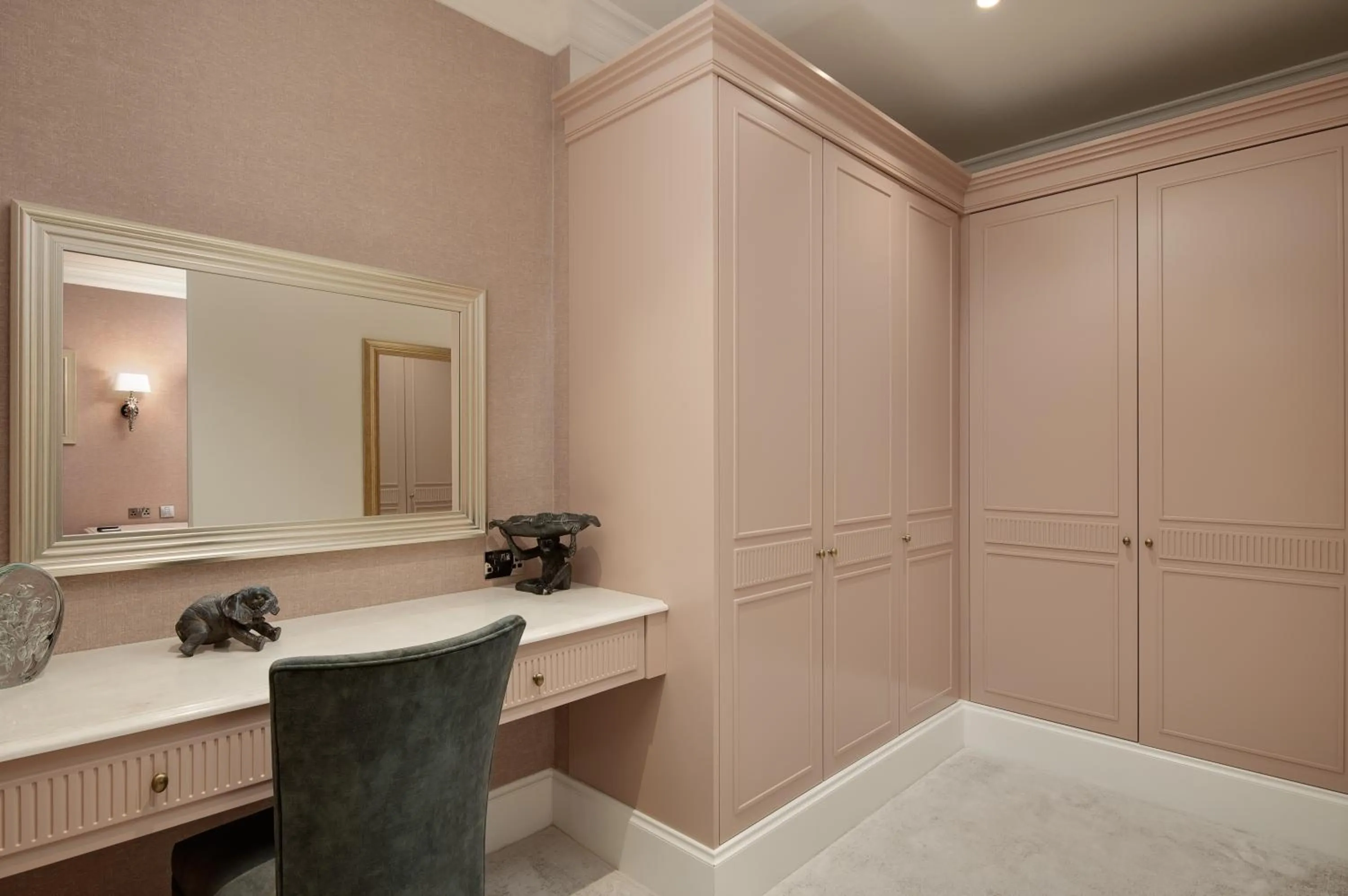 wardrobe in Fairmont Windsor Park