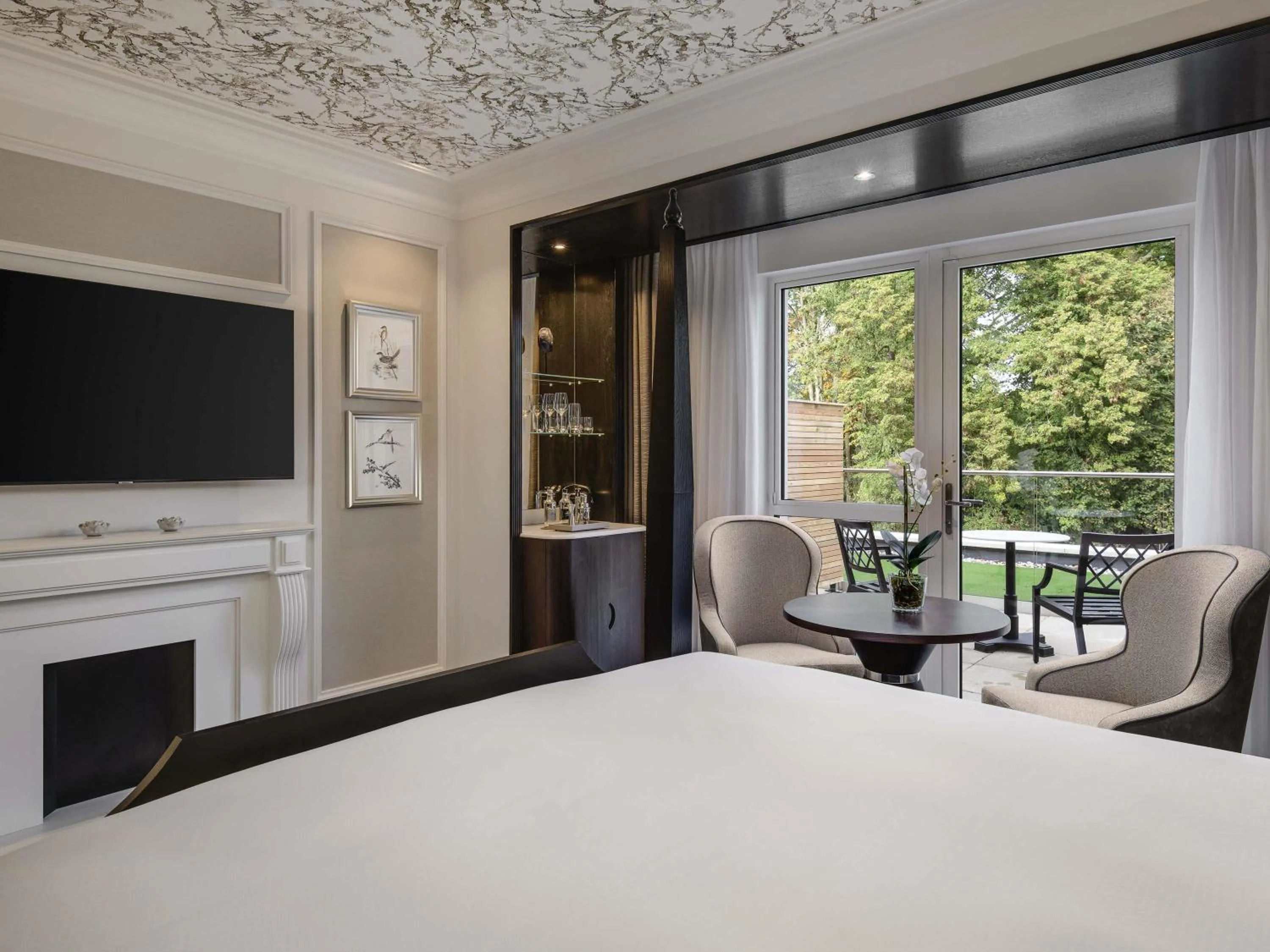 Bedroom, Bed in Fairmont Windsor Park