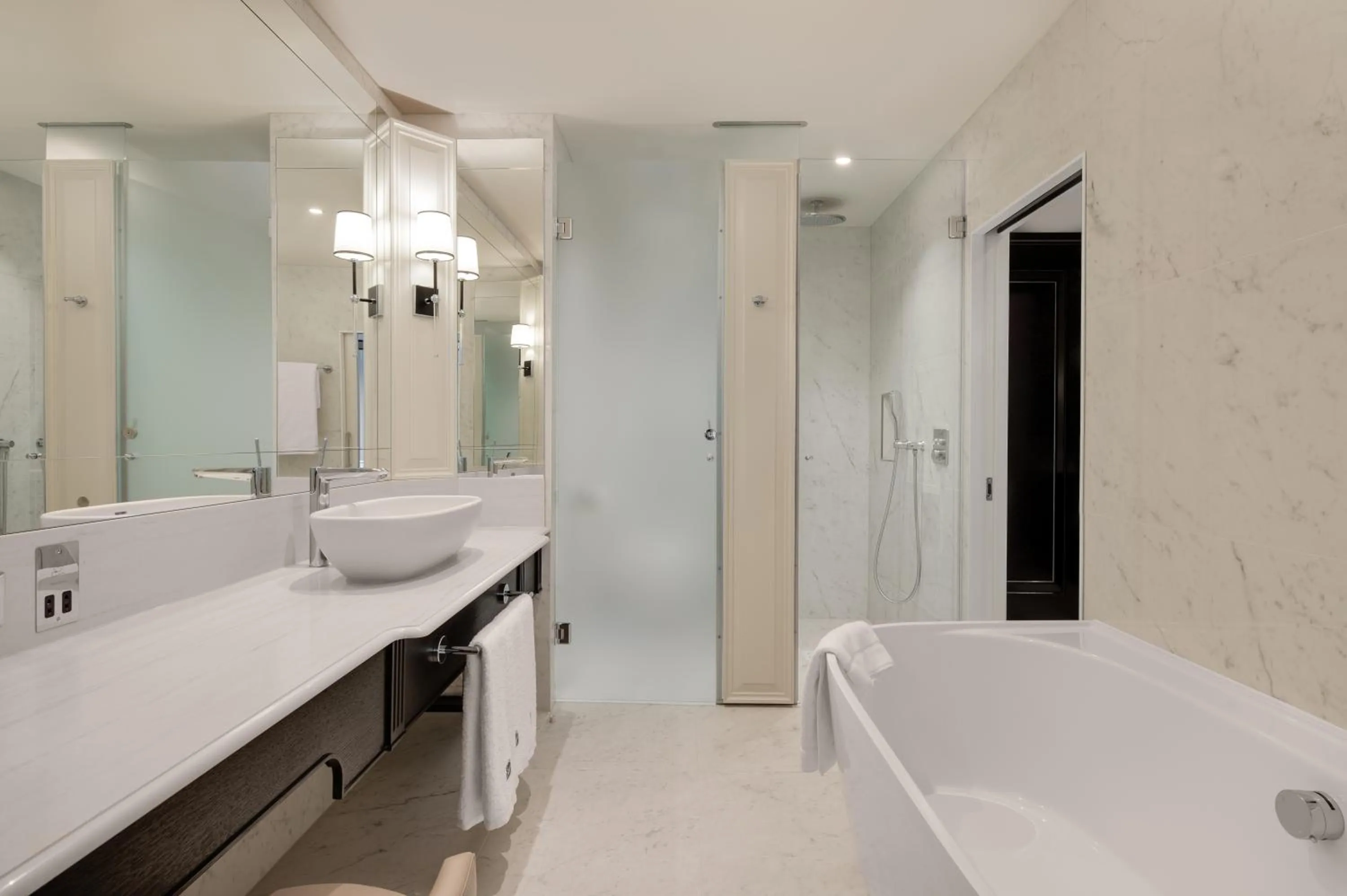 Bathroom in Fairmont Windsor Park