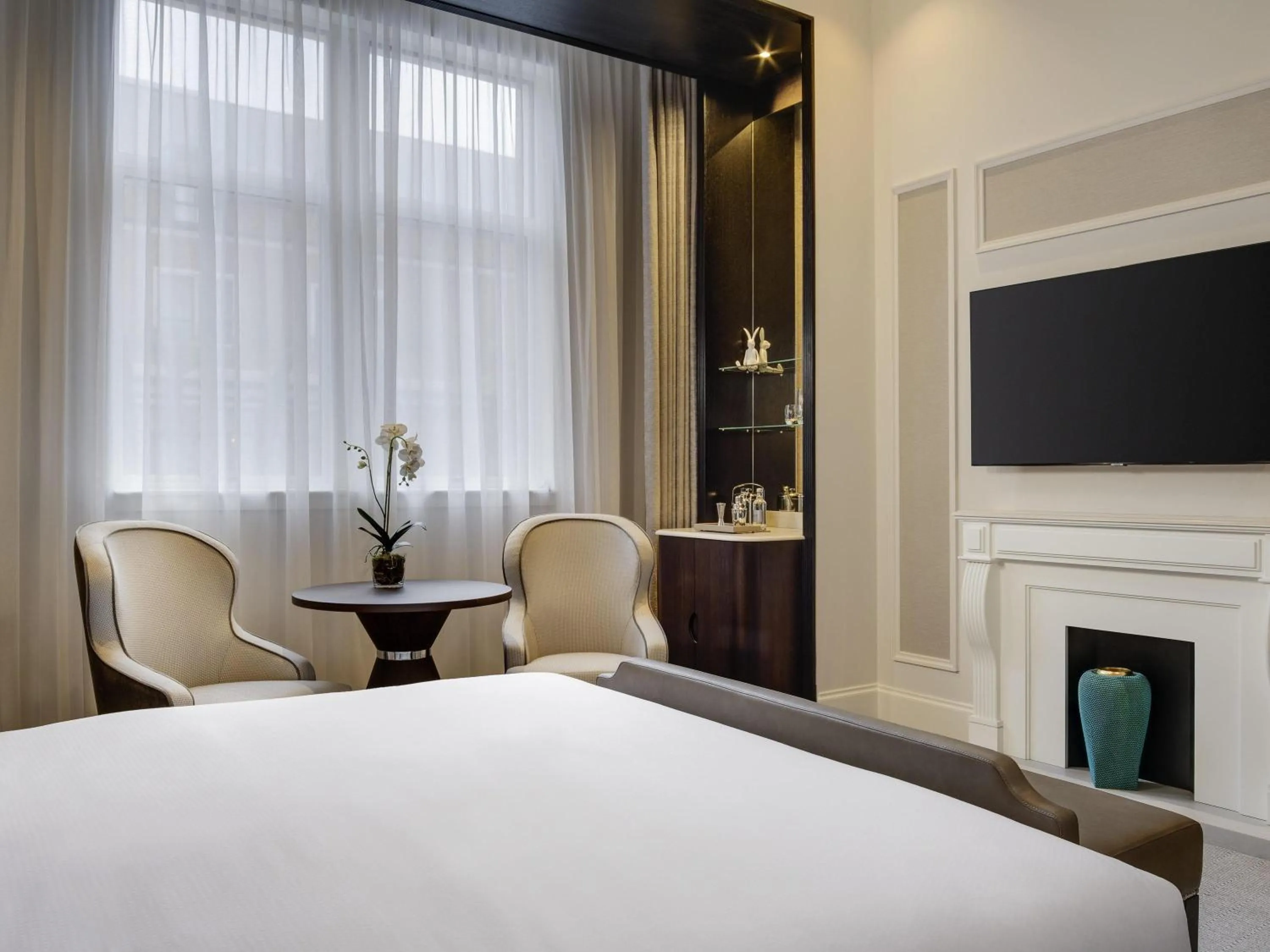 Bedroom, Bed in Fairmont Windsor Park