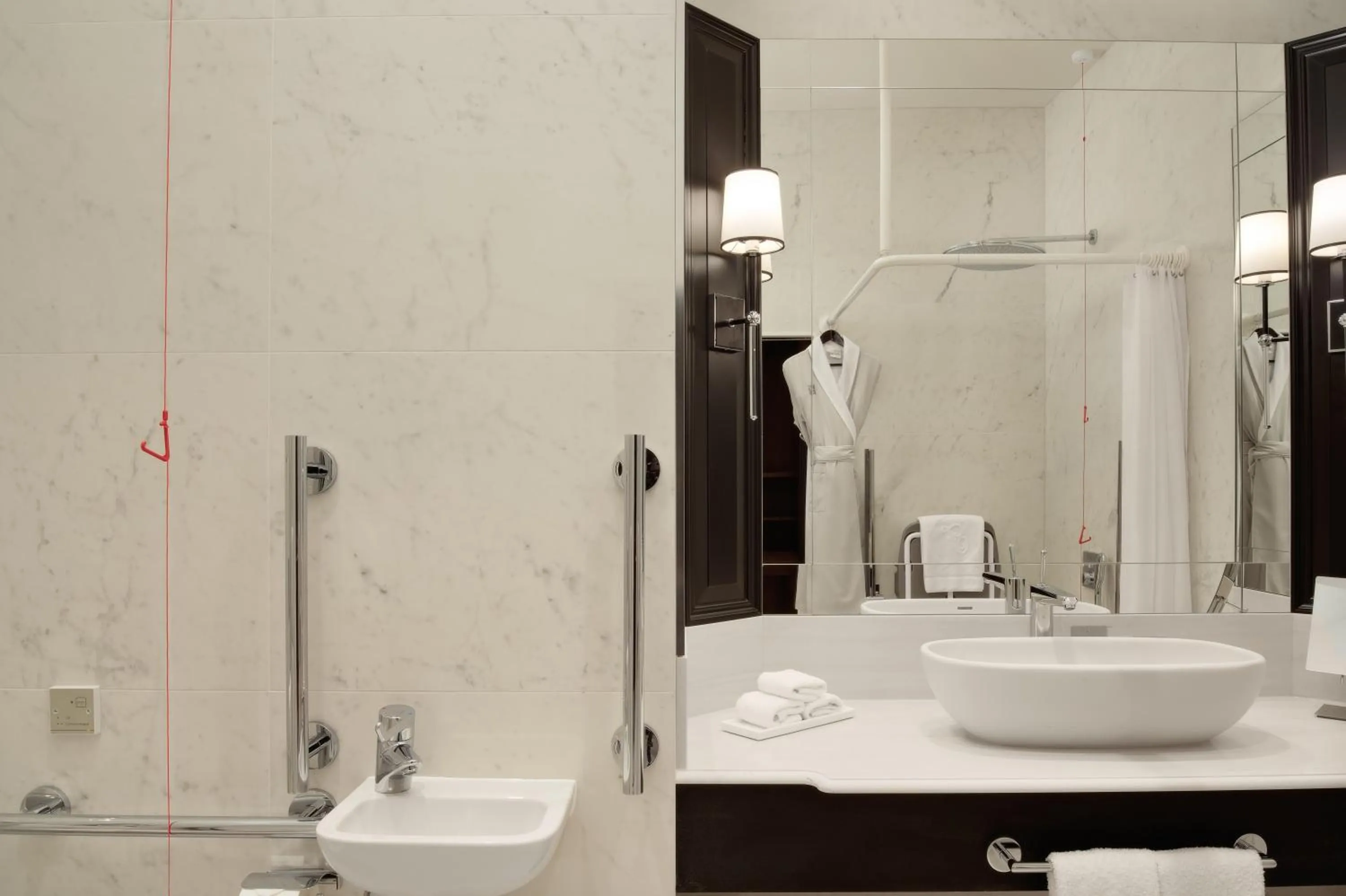 Bathroom in Fairmont Windsor Park