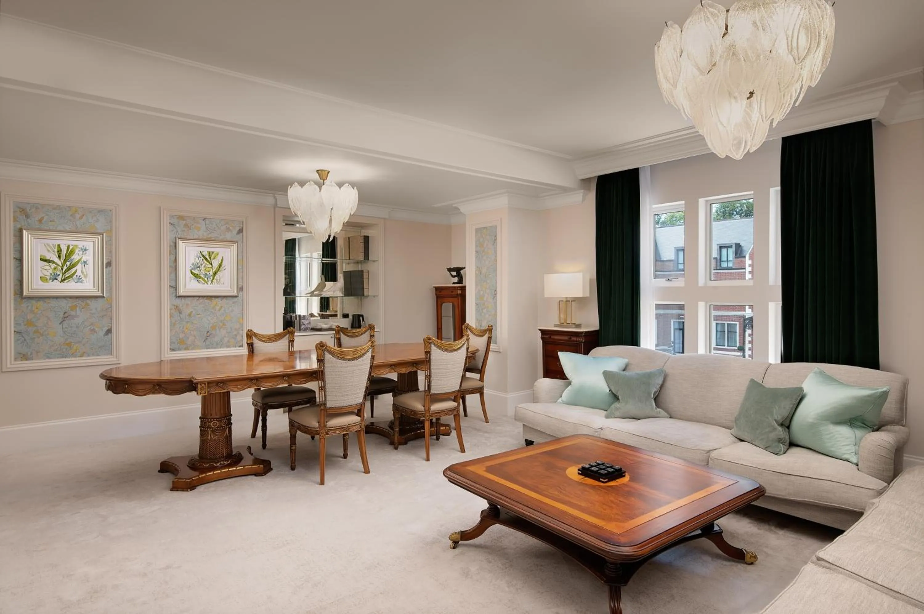 Living room in Fairmont Windsor Park