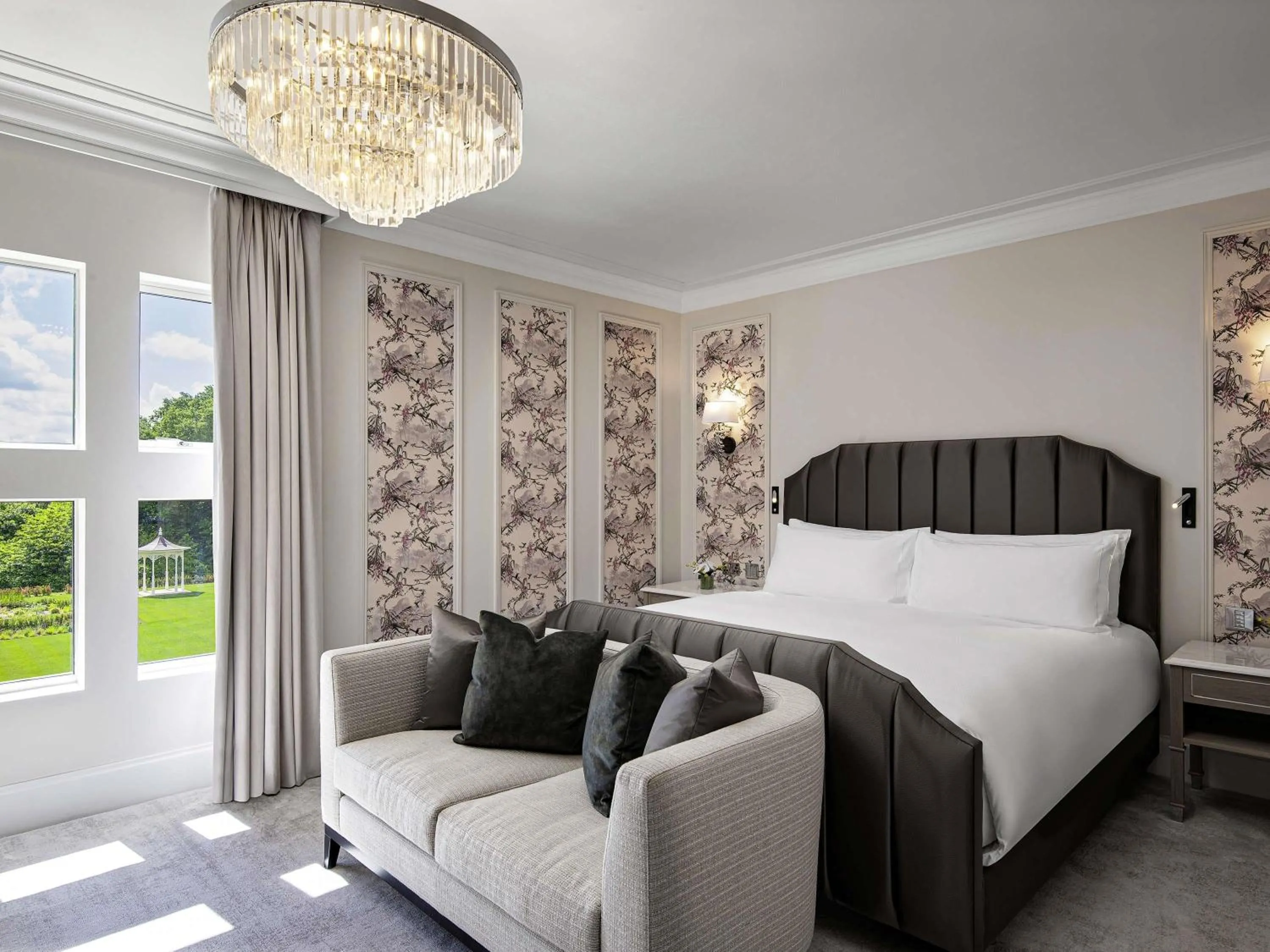 Bedroom, Bed in Fairmont Windsor Park