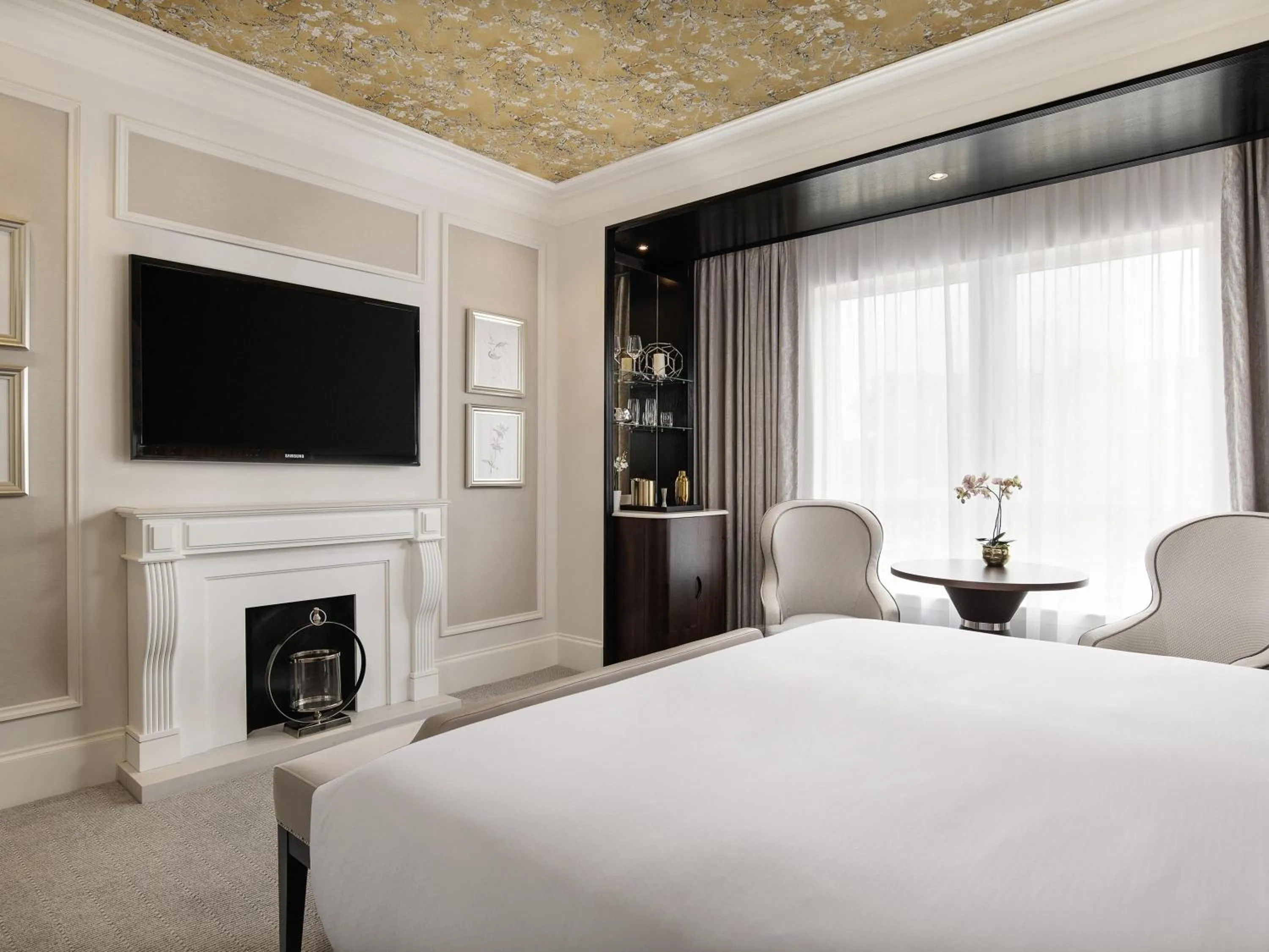 Bedroom, Bed in Fairmont Windsor Park