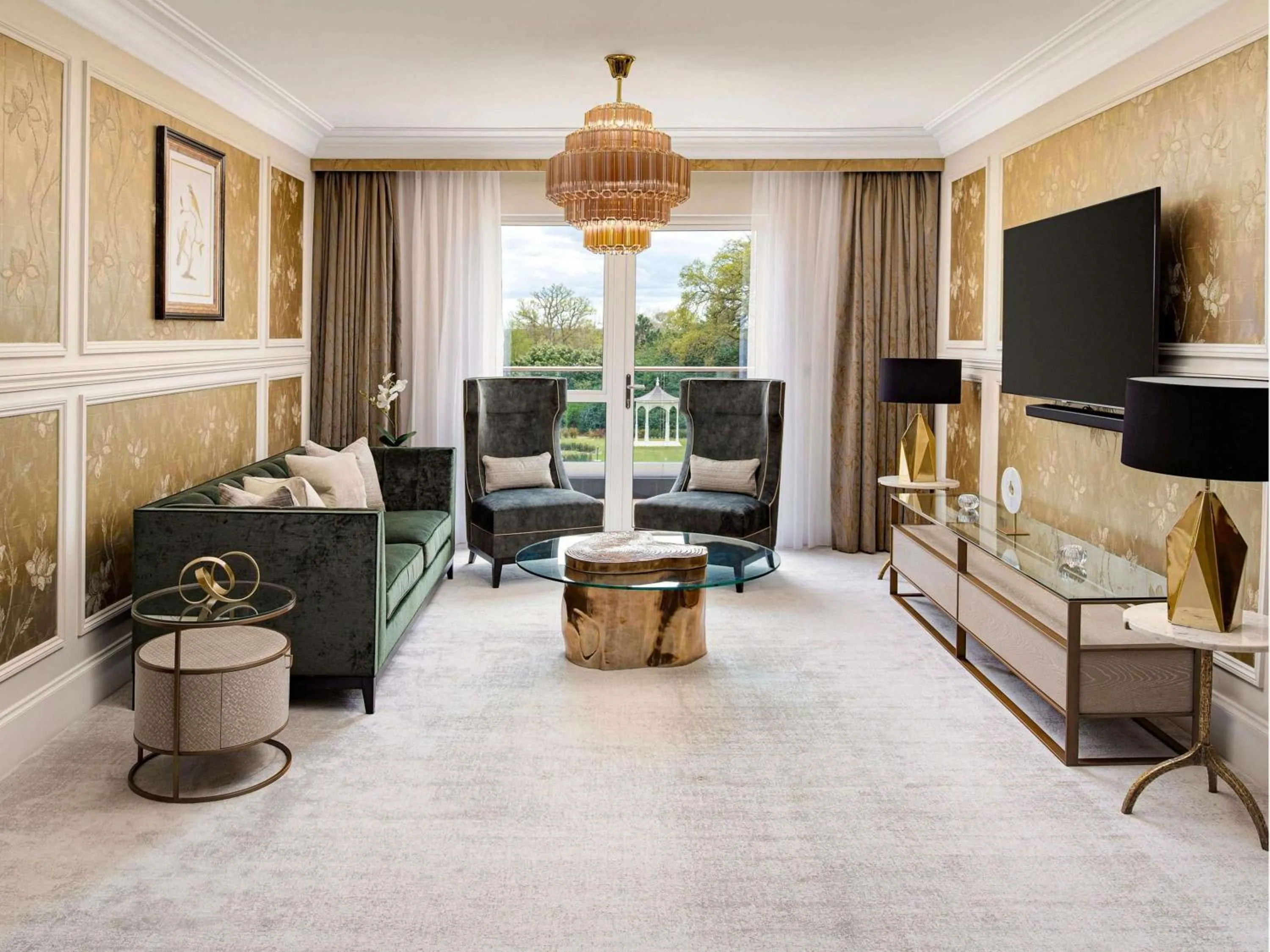 Photo of the whole room in Fairmont Windsor Park