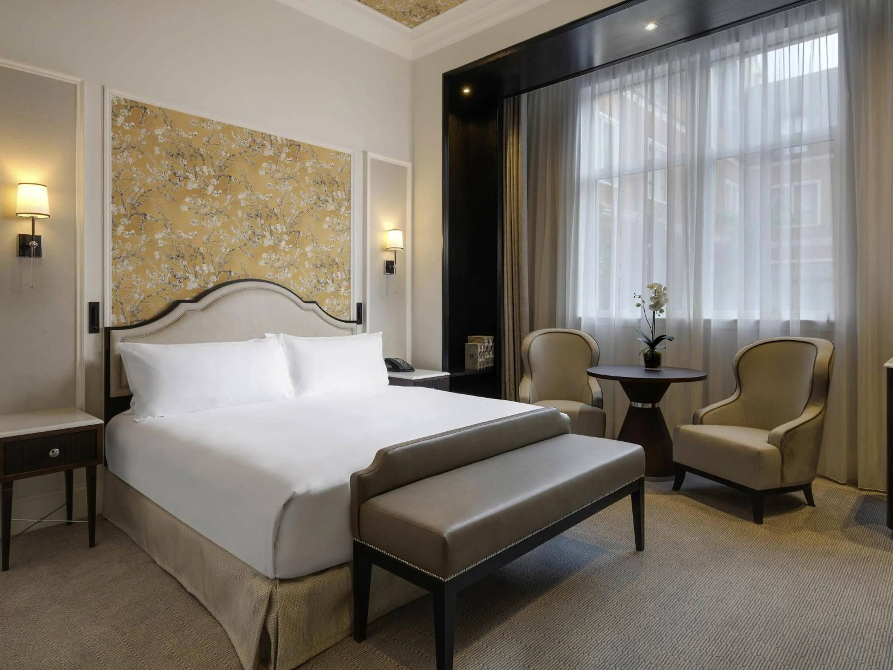 Bedroom, Bed in Fairmont Windsor Park