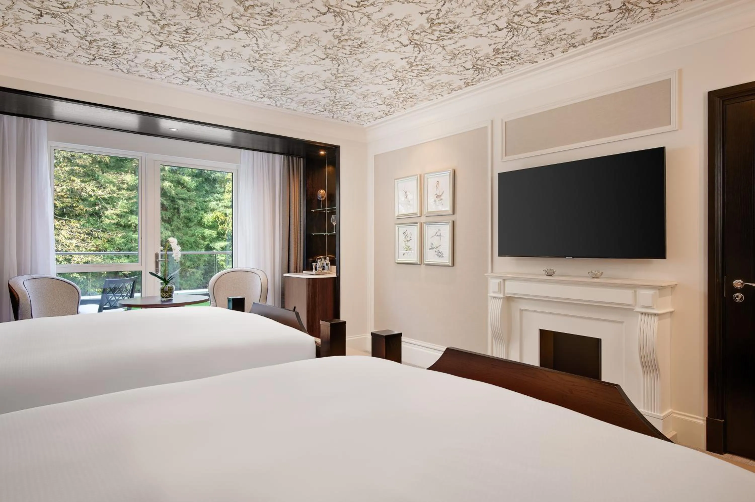 Bedroom, Bed in Fairmont Windsor Park