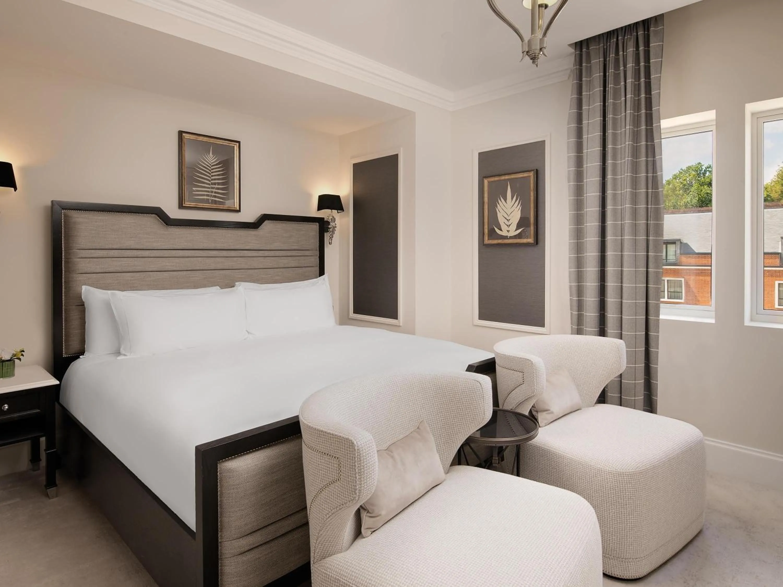 Bedroom, Bed in Fairmont Windsor Park