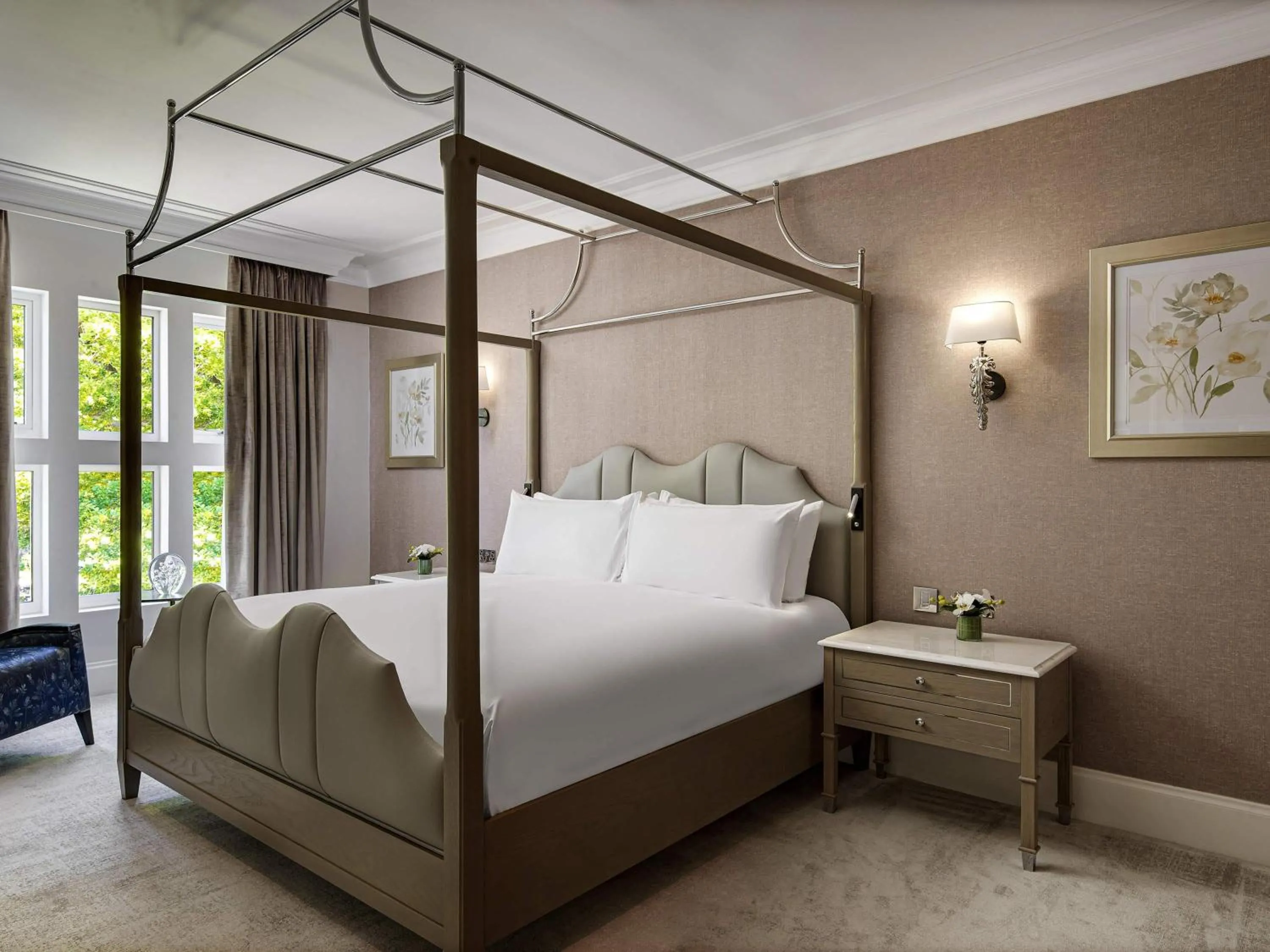 Bedroom, Bed in Fairmont Windsor Park