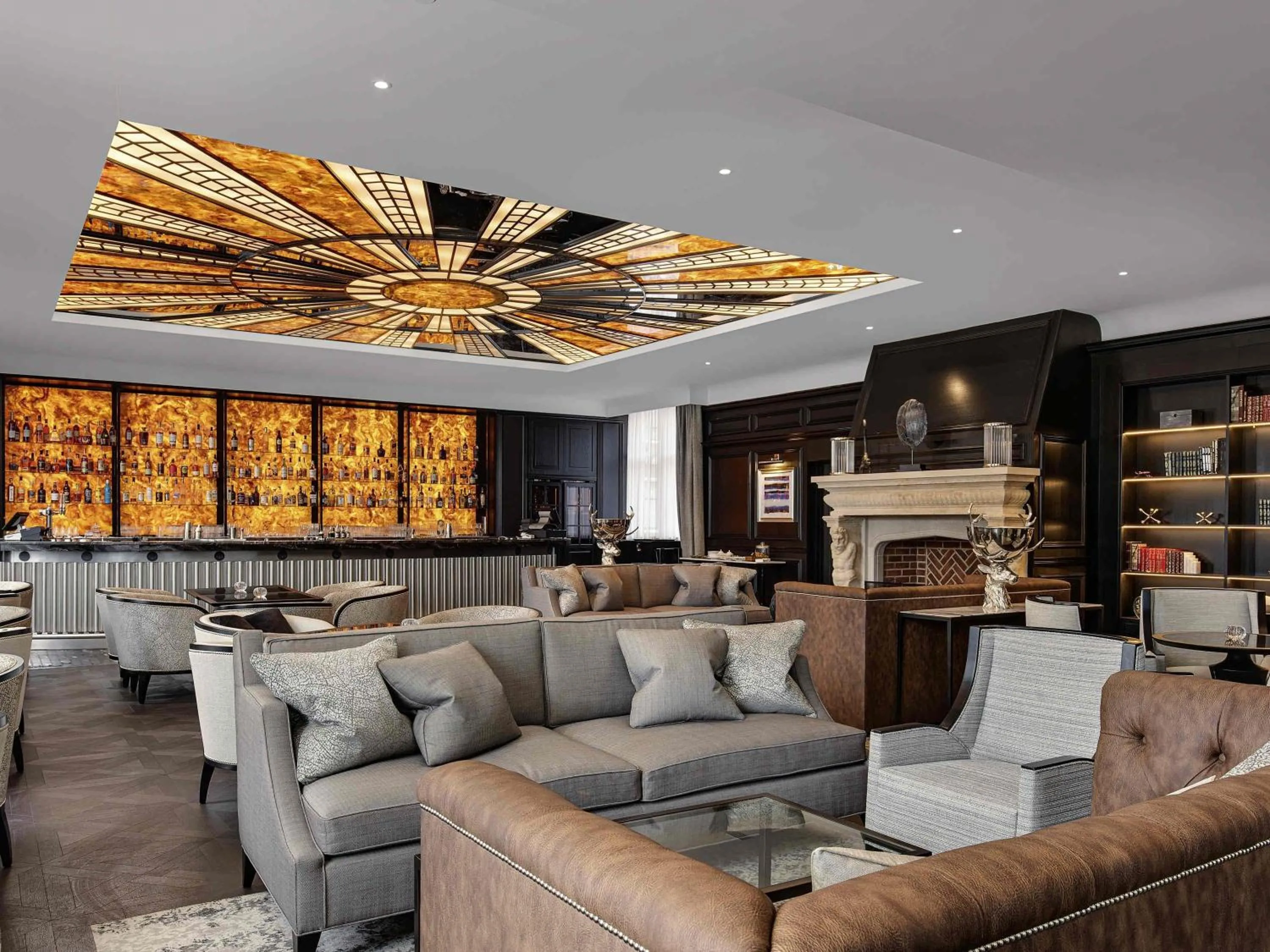 Lounge or bar in Fairmont Windsor Park