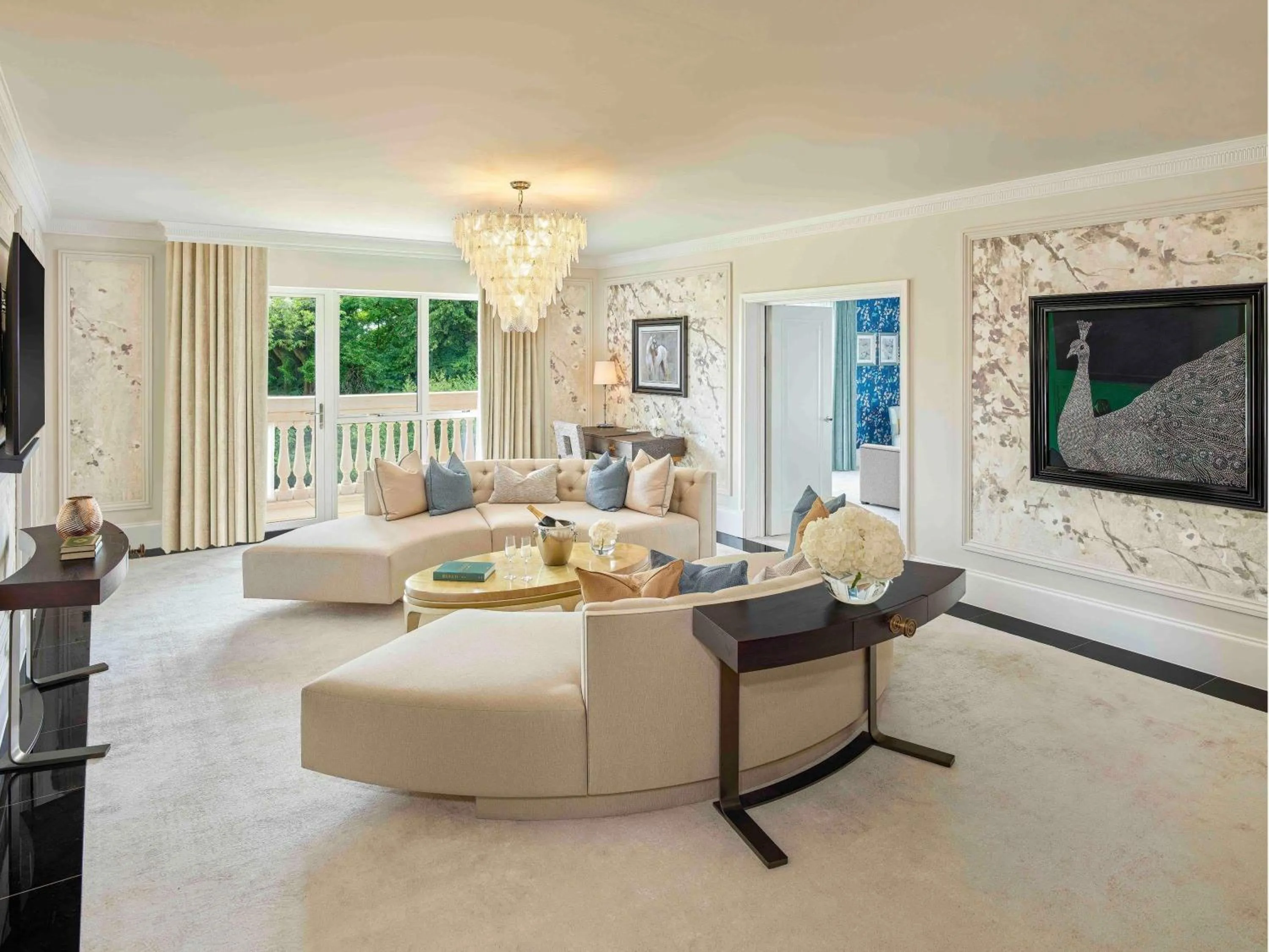 Photo of the whole room in Fairmont Windsor Park