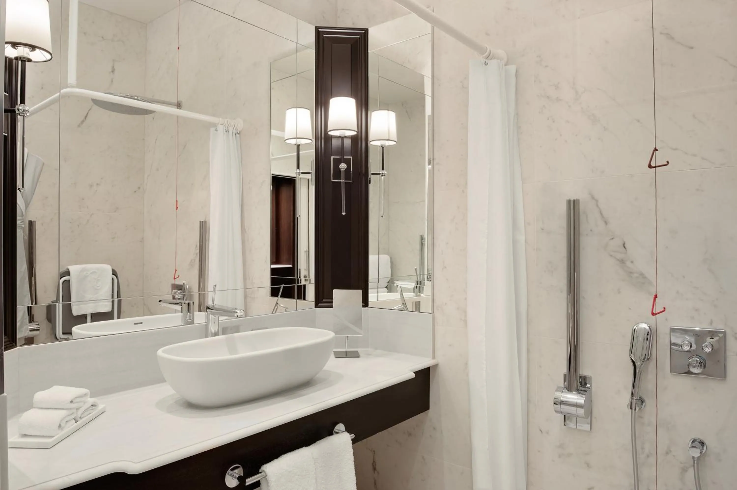 Bathroom in Fairmont Windsor Park