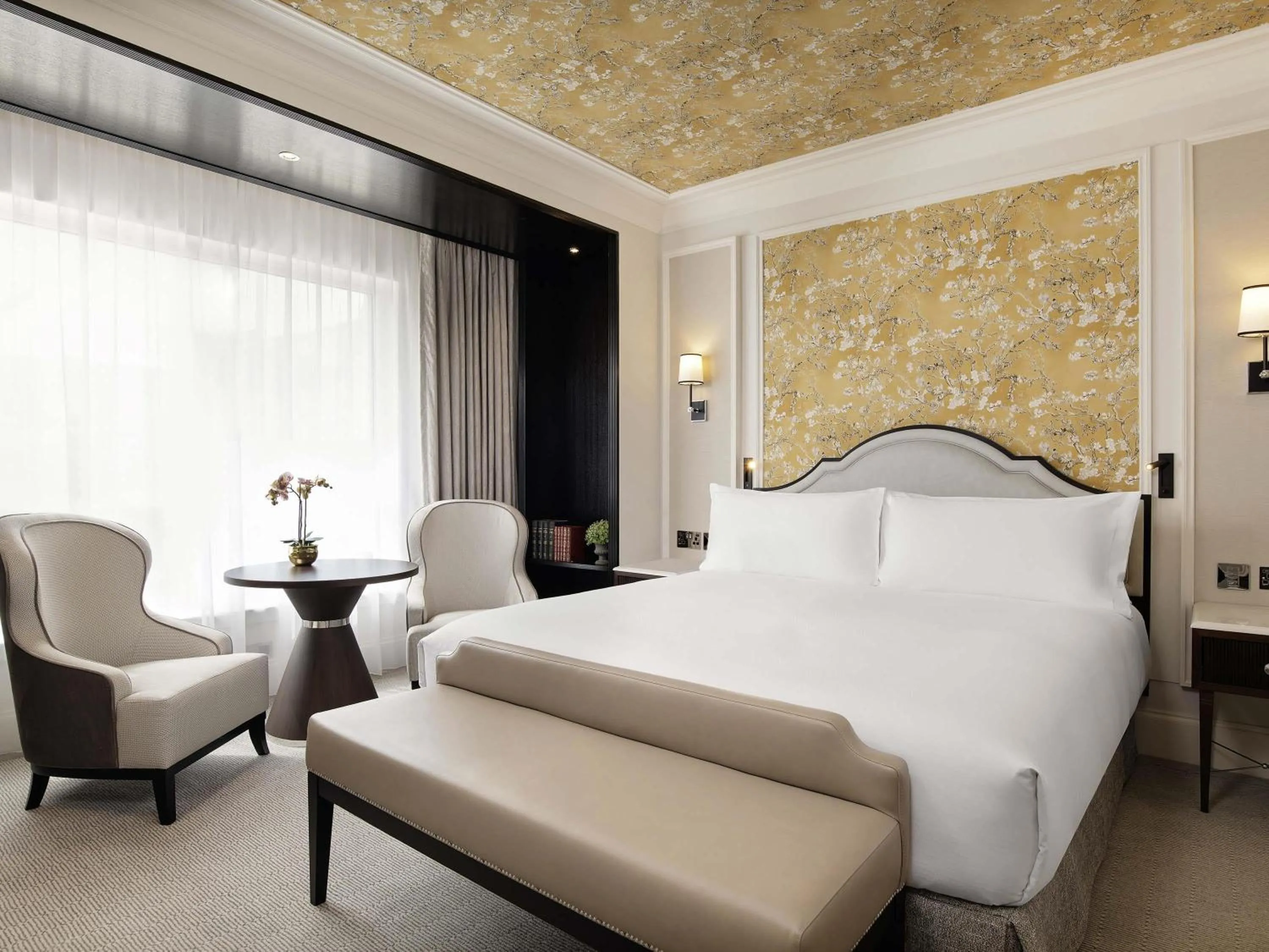 Bedroom, Bed in Fairmont Windsor Park