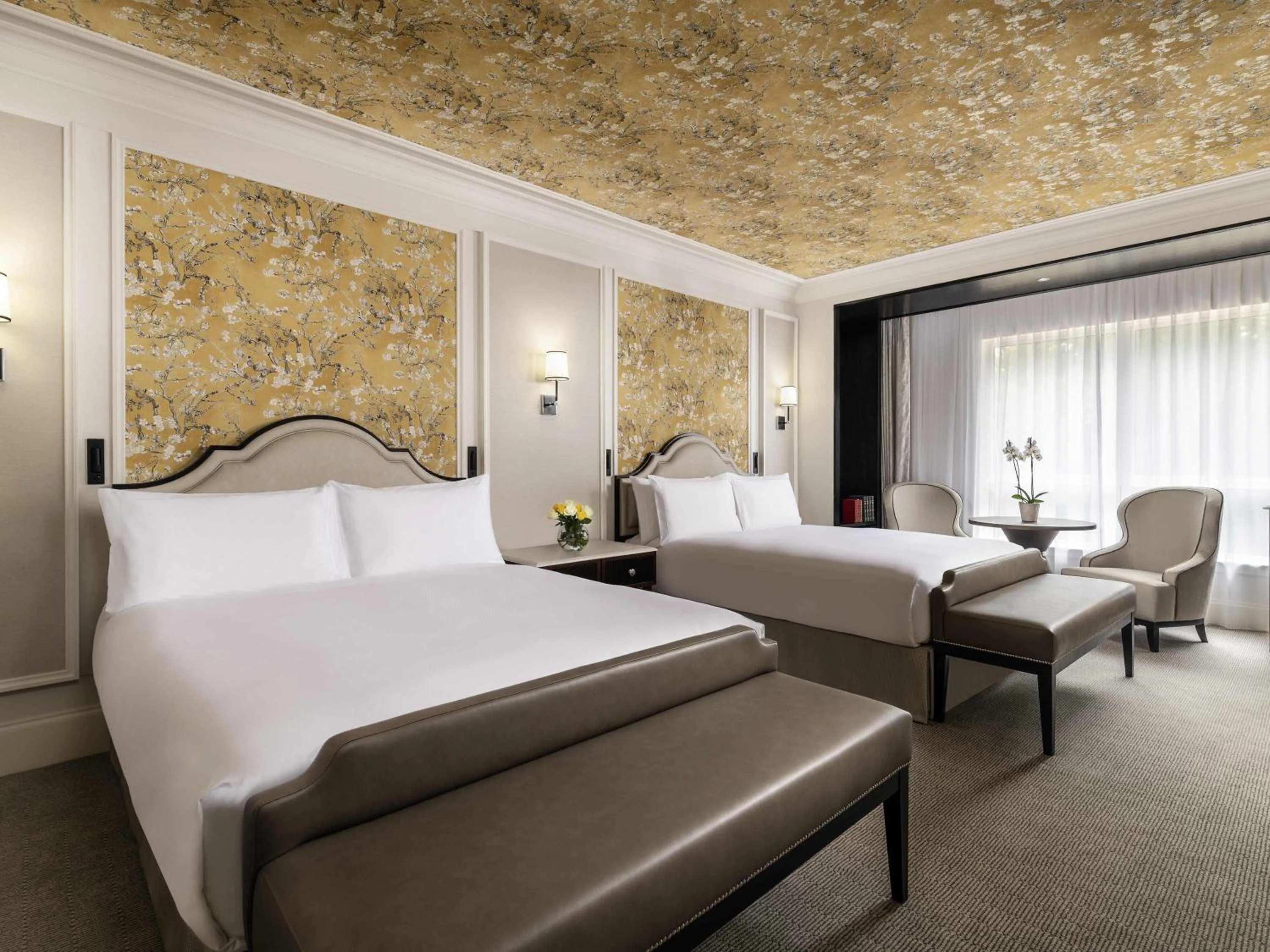 Bedroom, Bed in Fairmont Windsor Park