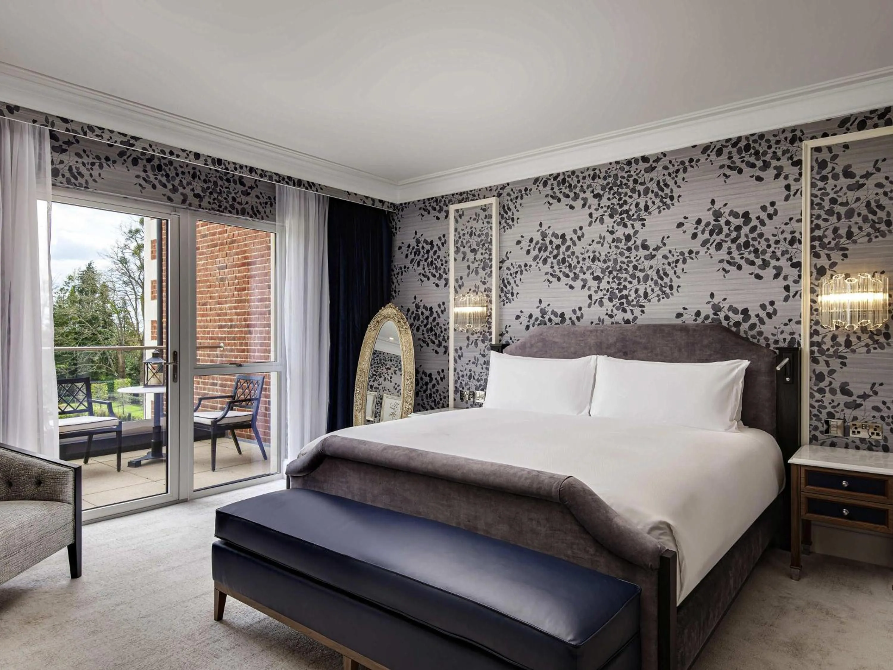 Bedroom, Bed in Fairmont Windsor Park