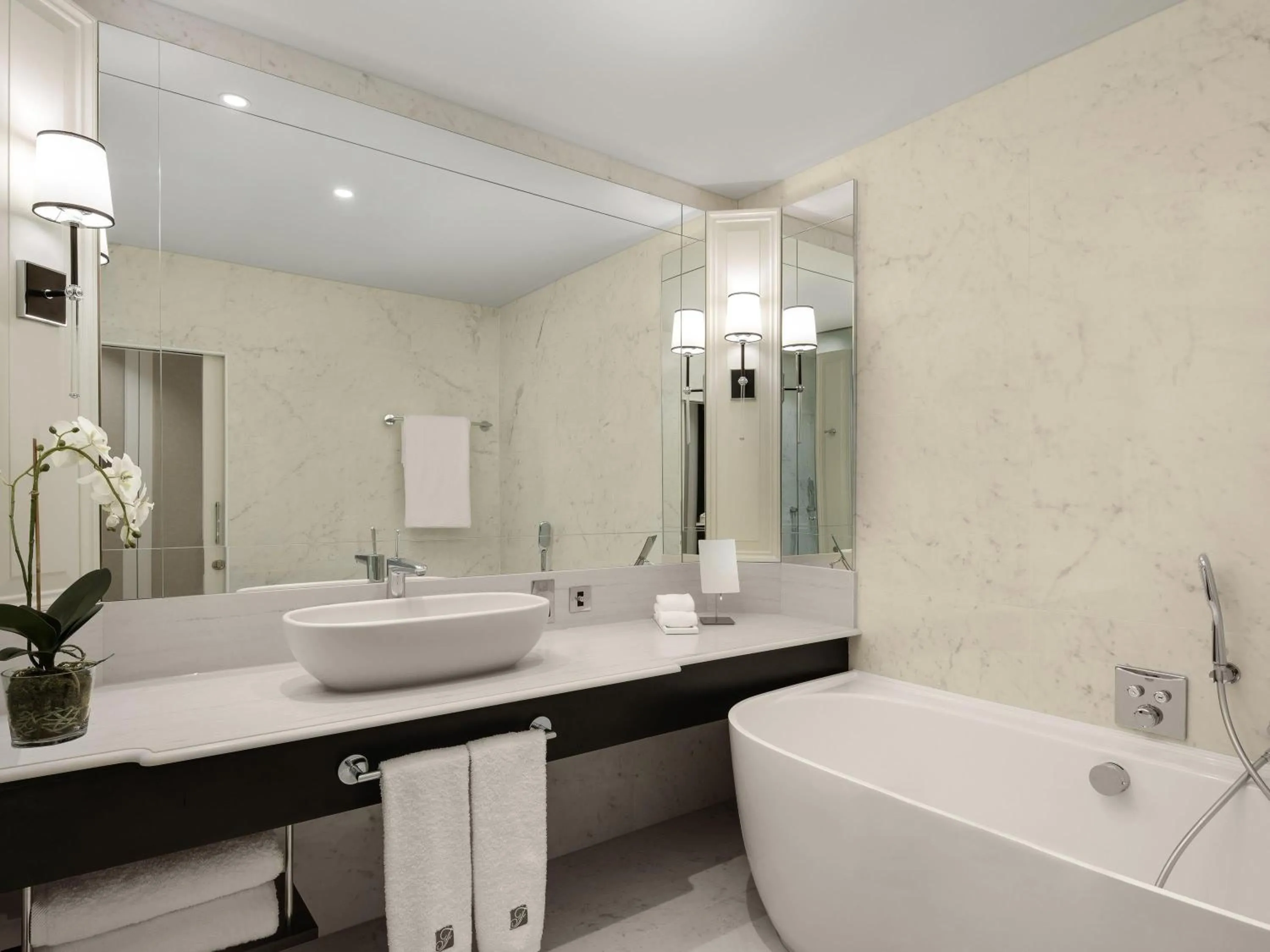 Bedroom in Fairmont Windsor Park