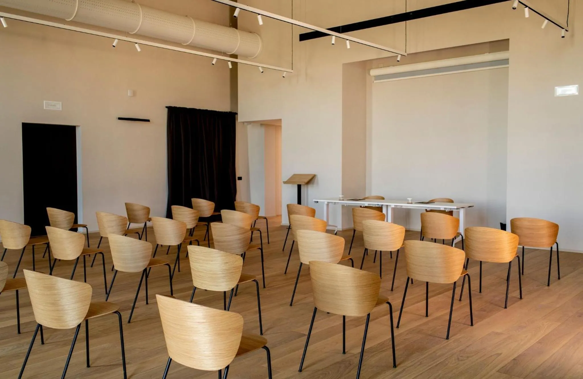 Business facilities in Casa di Langa