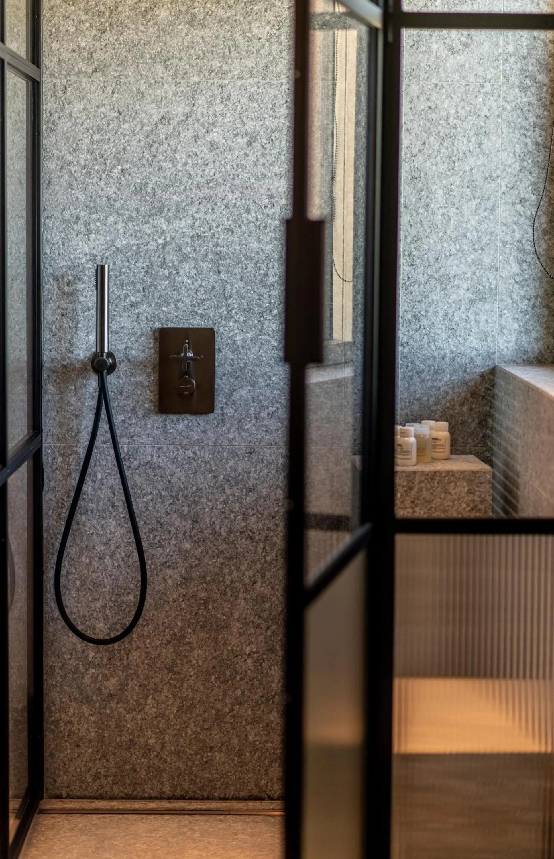 Shower, Bed in Casa di Langa